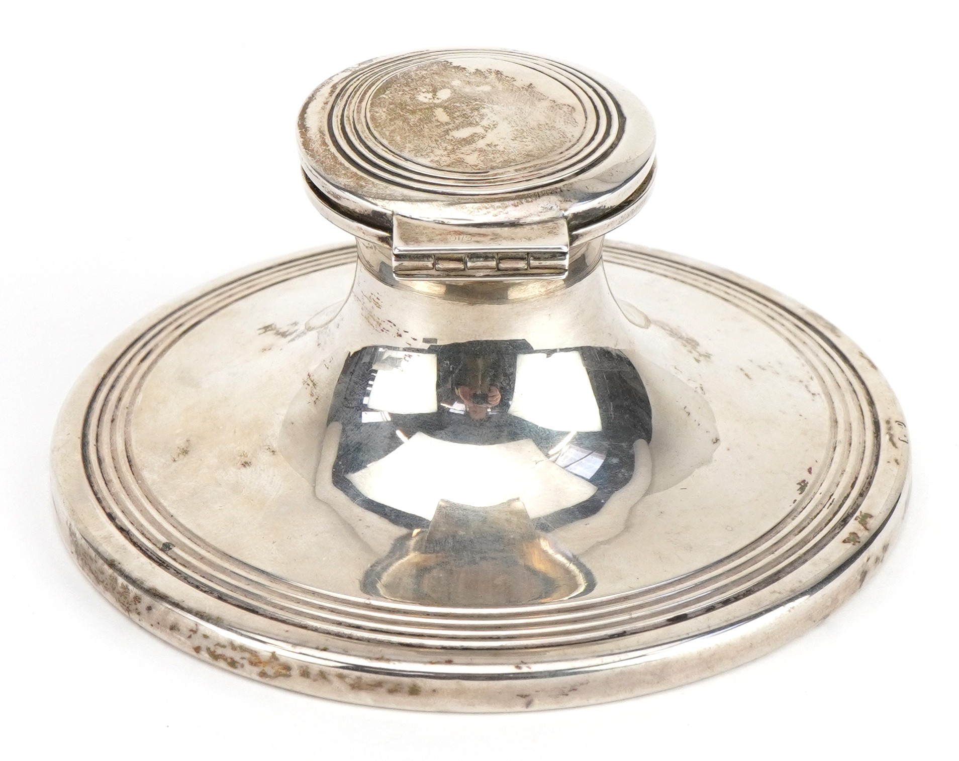 George V silver capstan inkwell with glass liner, indistinct maker's mark, Birmingham 1922, 10cm - Image 4 of 5
