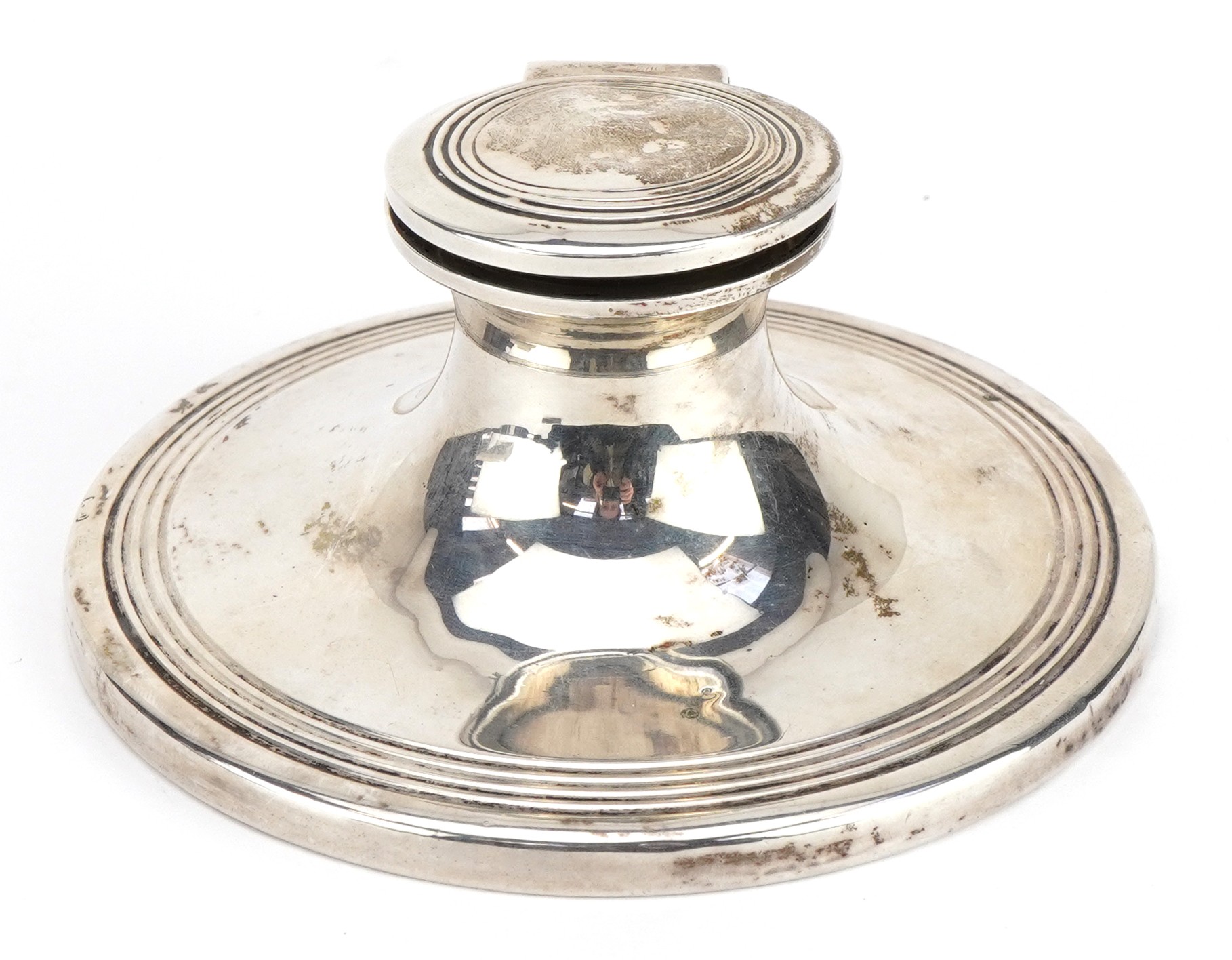 George V silver capstan inkwell with glass liner, indistinct maker's mark, Birmingham 1922, 10cm