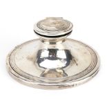 George V silver capstan inkwell with glass liner, indistinct maker's mark, Birmingham 1922, 10cm