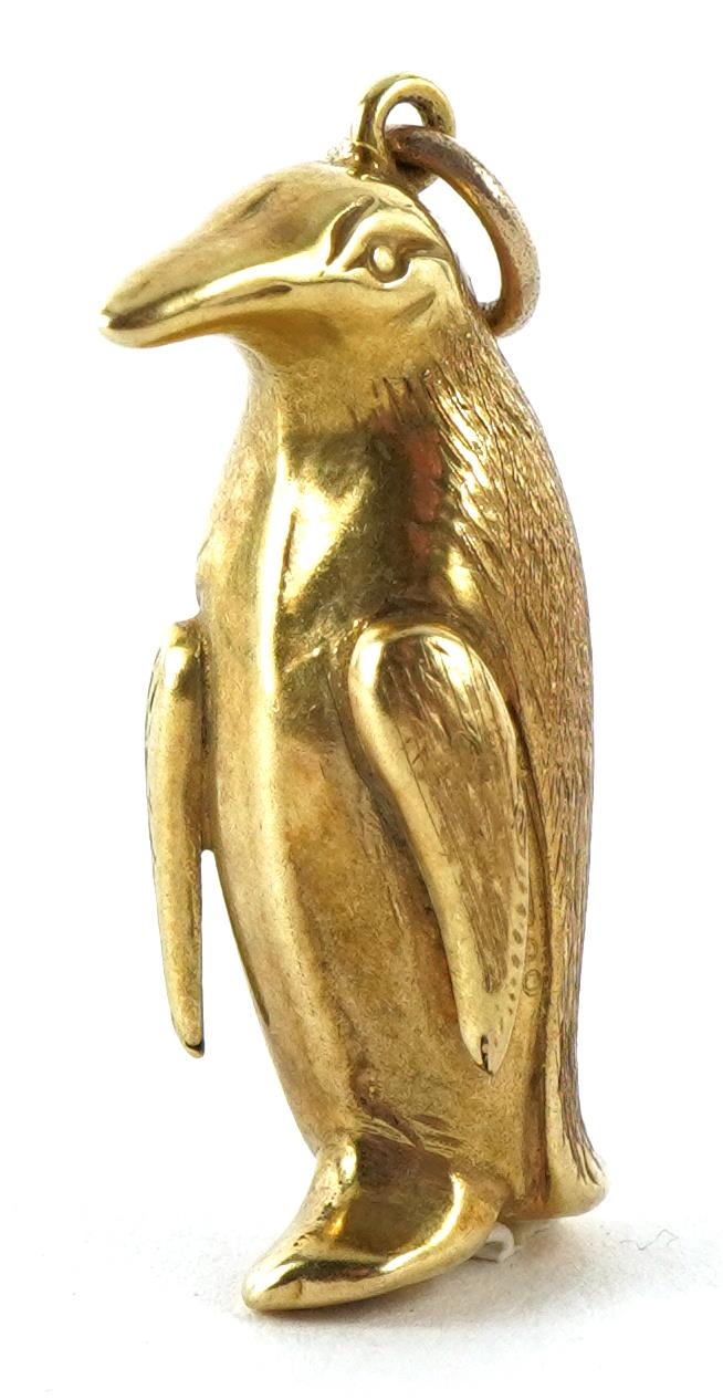 Large 9ct gold penguin charm, 2.5cm high, 2.0g - Image 2 of 3