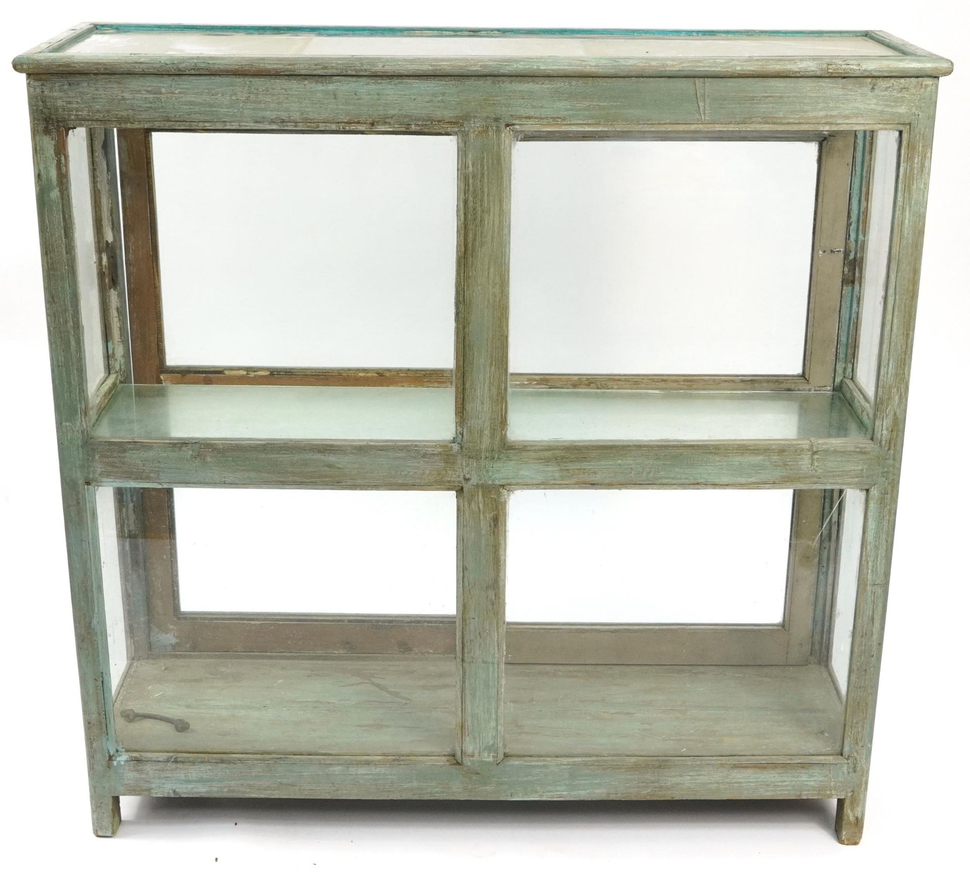 Shabby chic display case with sliding glass doors, 121cm H x 124cm W x 38.5cm D - Image 4 of 4