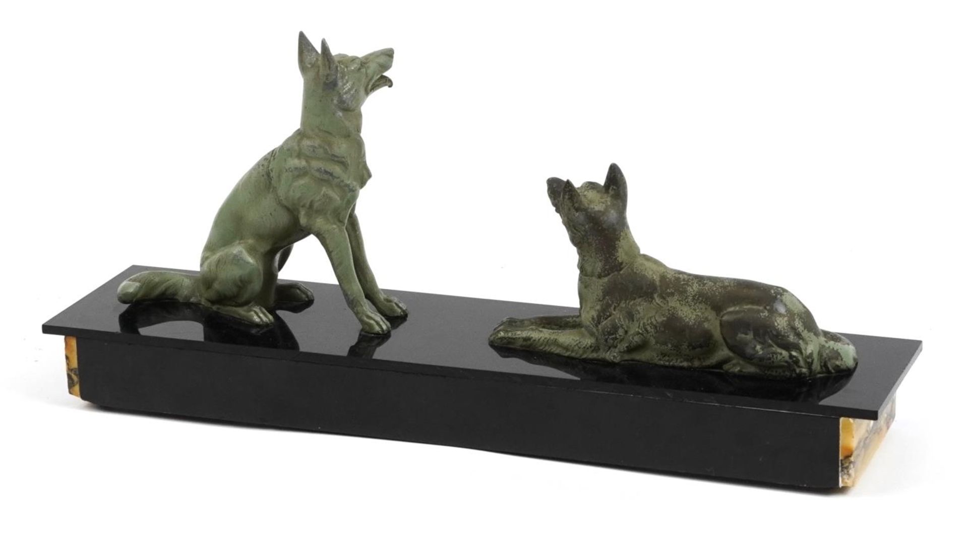 Art Deco black slate and marble centrepiece surmounted with two patinated spelter dogs, 42cm in - Bild 2 aus 3