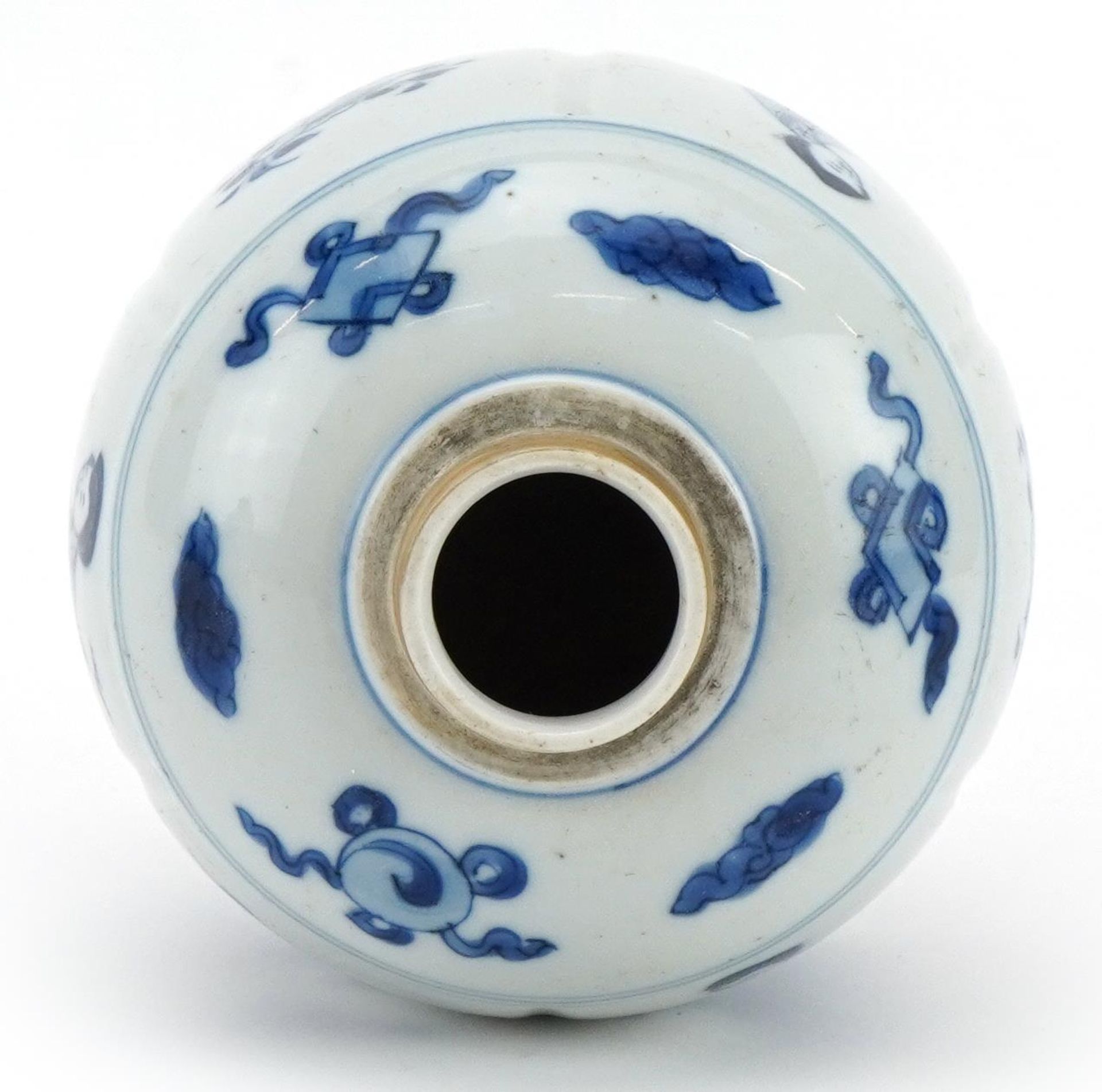 Chinese blue and white porcelain ginger jar with hardwood cover hand painted with roundels of - Bild 3 aus 4