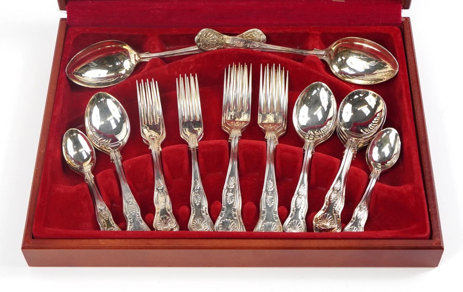 Newbridge silver plated six place cutlery suite housed in a mahogany canteen, 38cm wide - Image 3 of 7