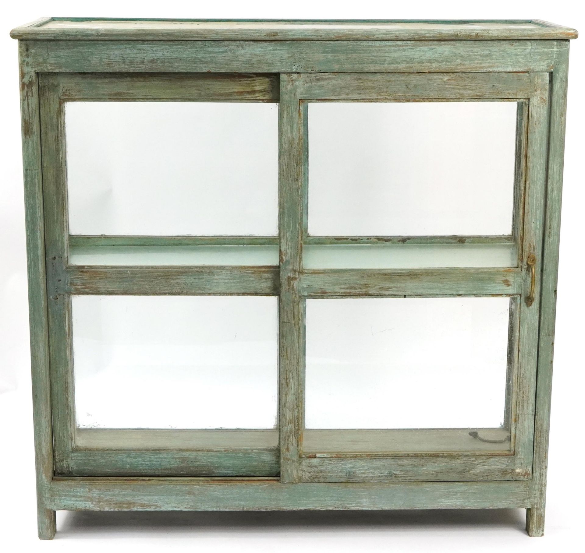 Shabby chic display case with sliding glass doors, 121cm H x 124cm W x 38.5cm D - Image 2 of 4