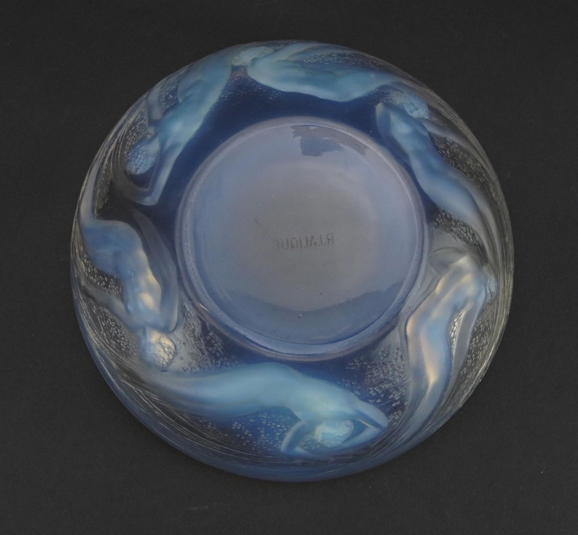 Rene Lalique, Art Deco Ondines pattern opalescent glass bowl, etched R Lalique to the base, 20cm - Bild 3 aus 4