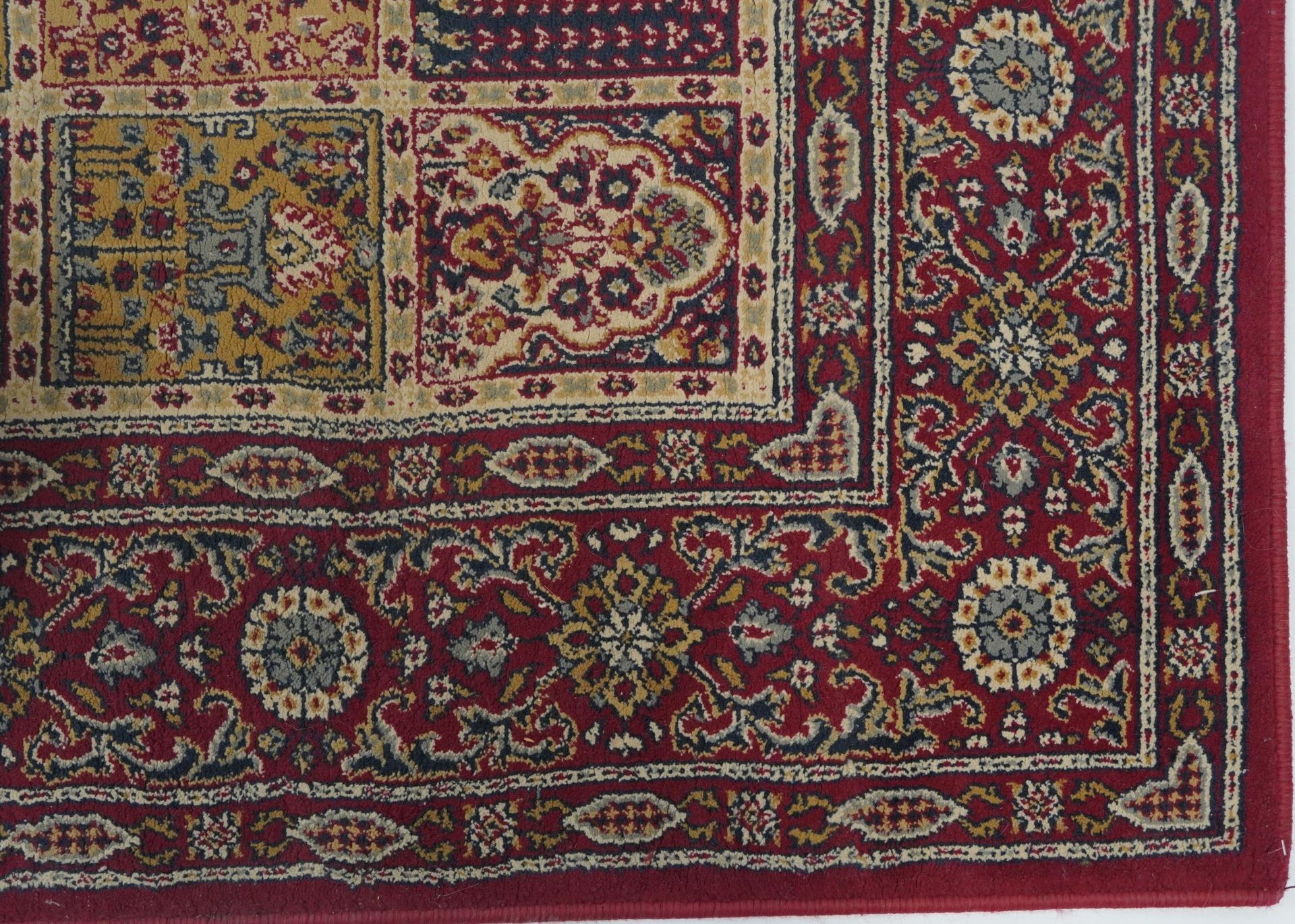 Rectangular Persian rug, the central field having a repeat tree design, the red ground borders - Bild 5 aus 7