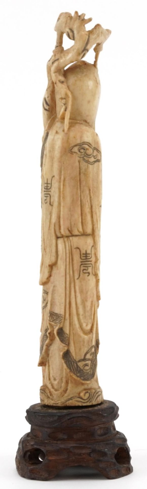 Well detailed bone carving of an oriental Chinese elder on a wooden base, 18cm high - Bild 2 aus 3