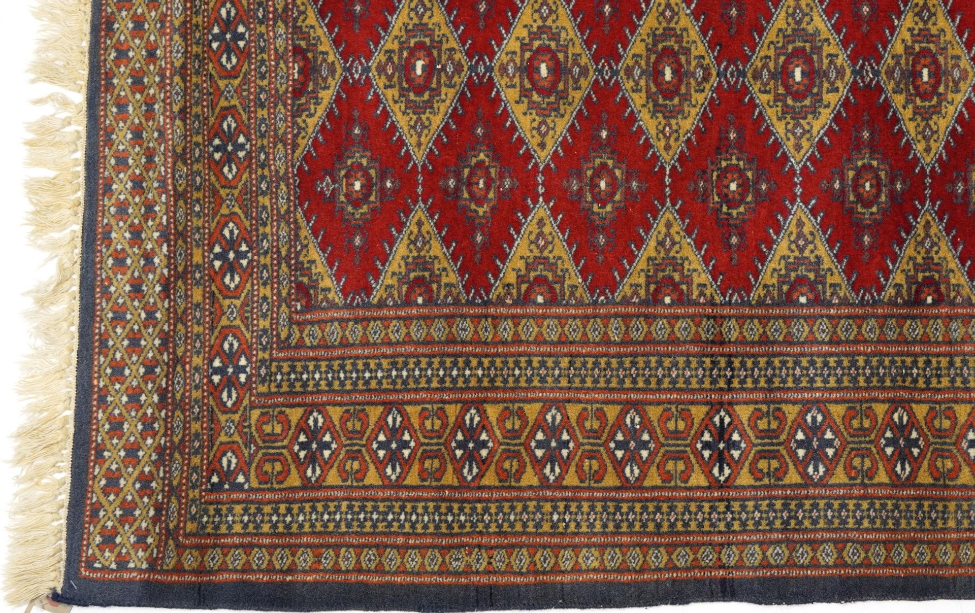 Rectangular red and blue ground rug with all over geometric design, 145cm x 91cm - Bild 4 aus 6