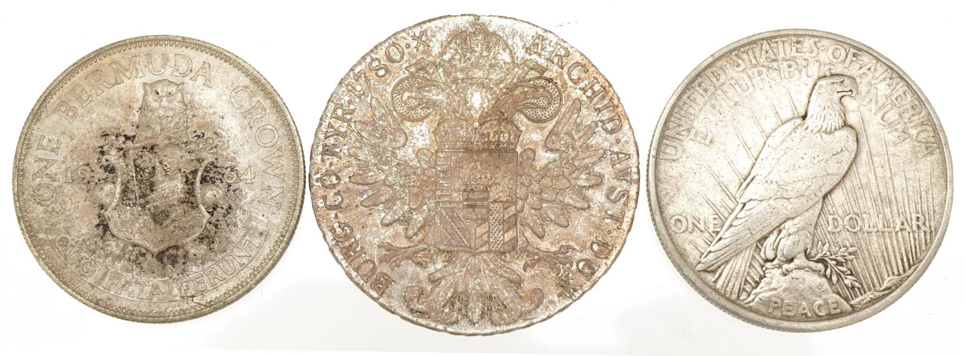 Three world coins including 1964 Bermuda crown and Maria Theresa thaler - Bild 2 aus 2
