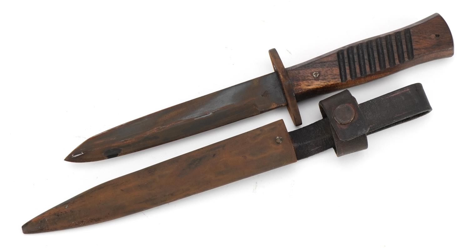 German military interest bayonet with scabbard, 29.5cm in length