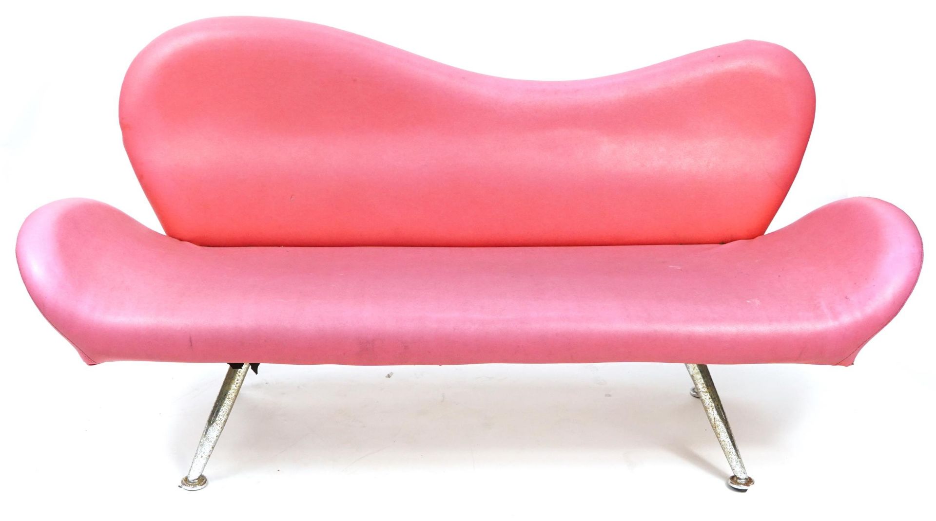 Red leather lips design salon settee raised on chrome legs, 180cm wide