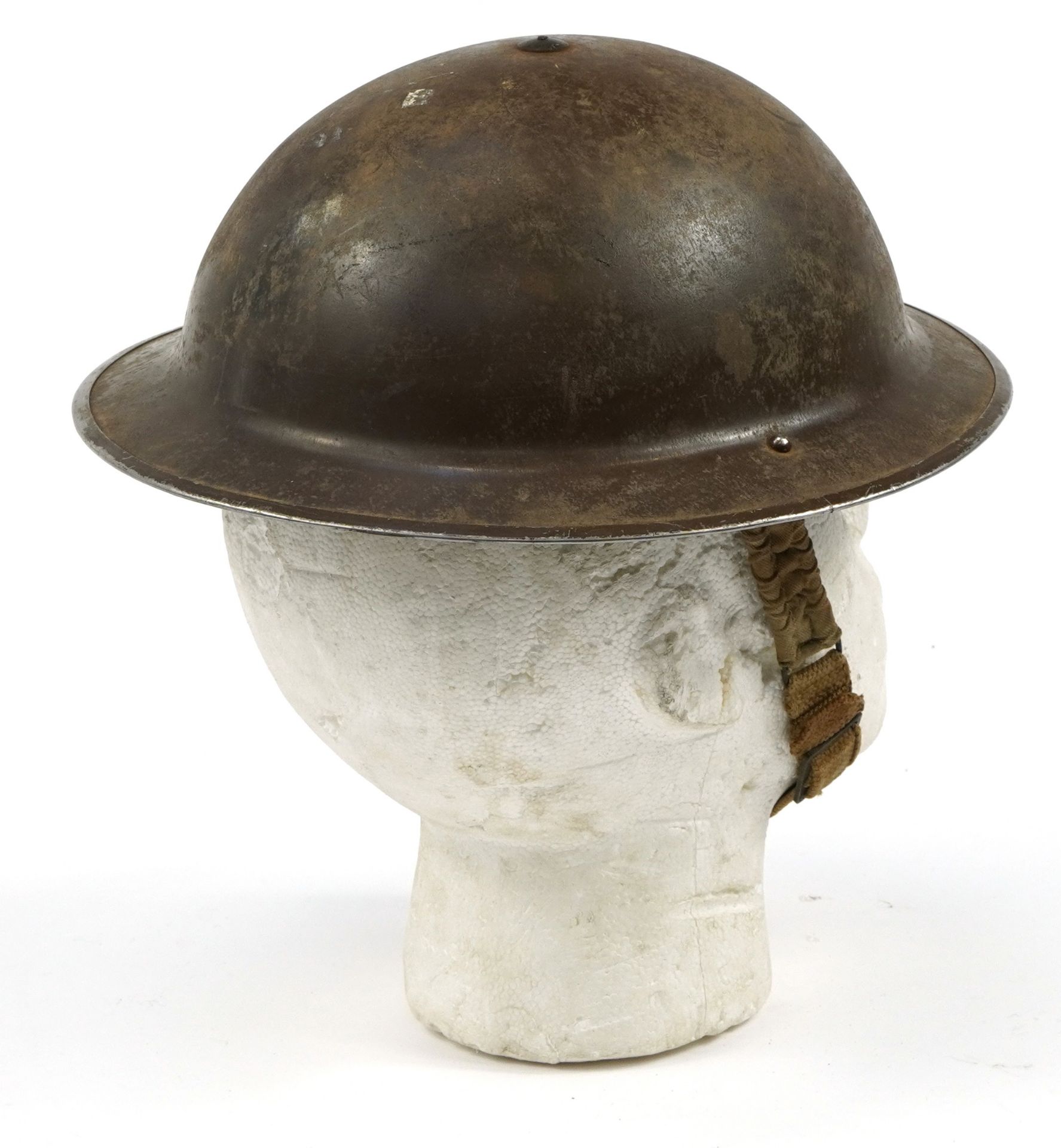 British military World War II tin helmet with leather liner - Bild 2 aus 4