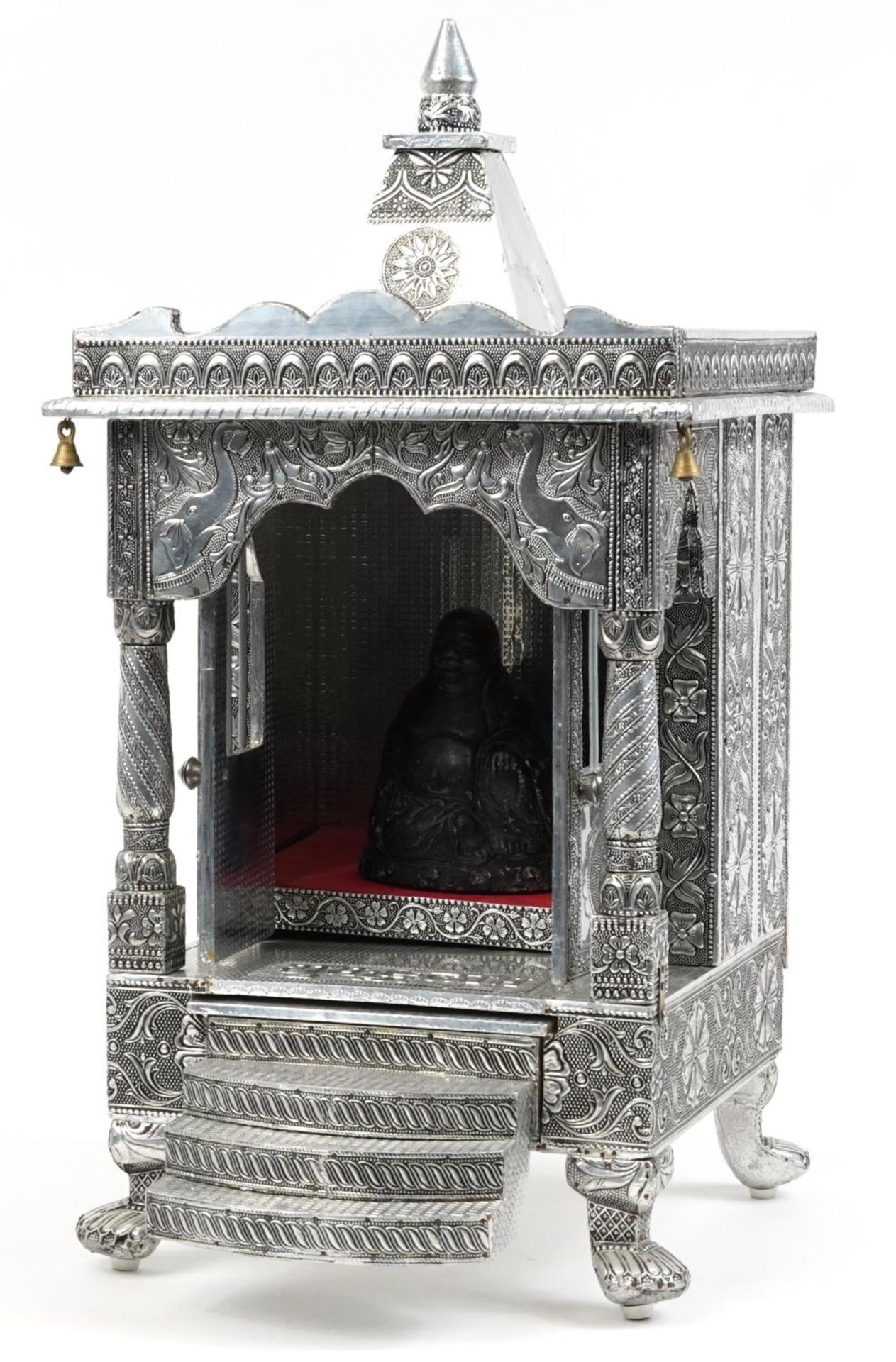 Large silvered table top Indian shrine housing a stoneware figure of Buddha, 71cm high - Bild 2 aus 6