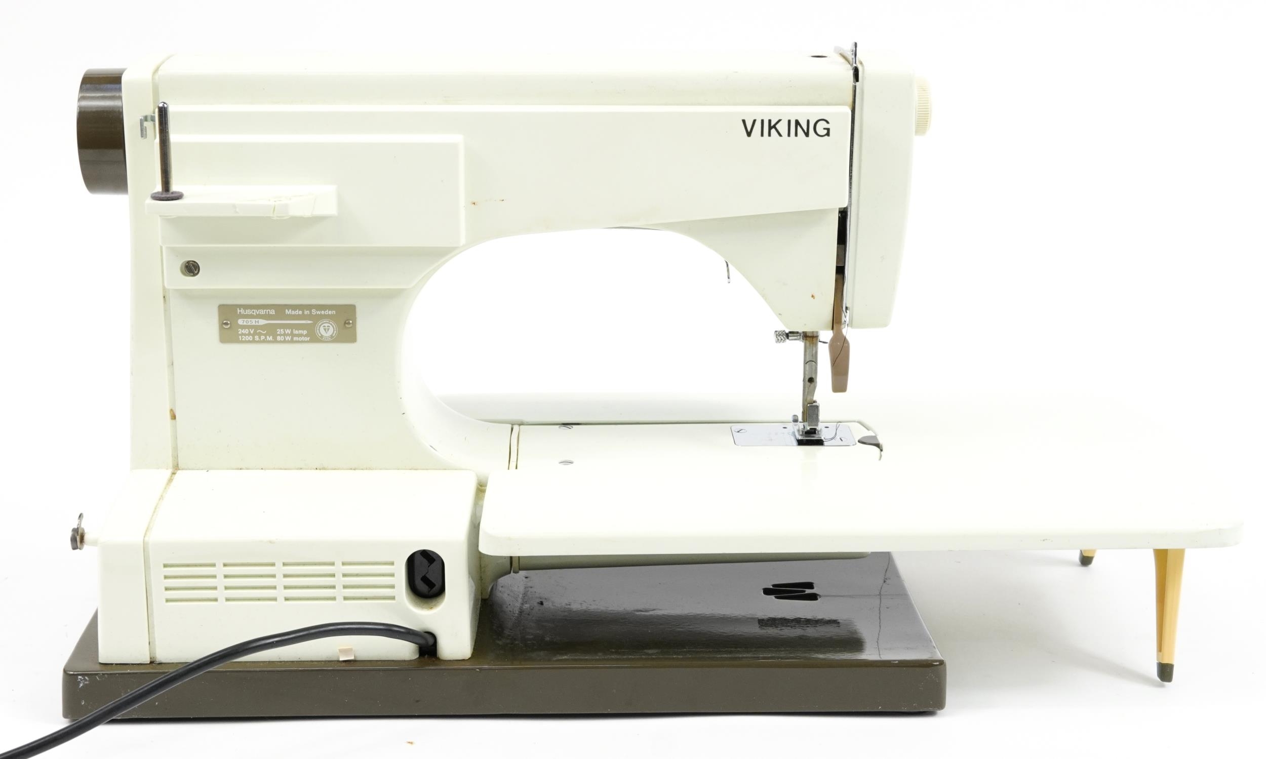 Husqvarna Viking electric sewing machine with case, model 5530 - Image 5 of 5