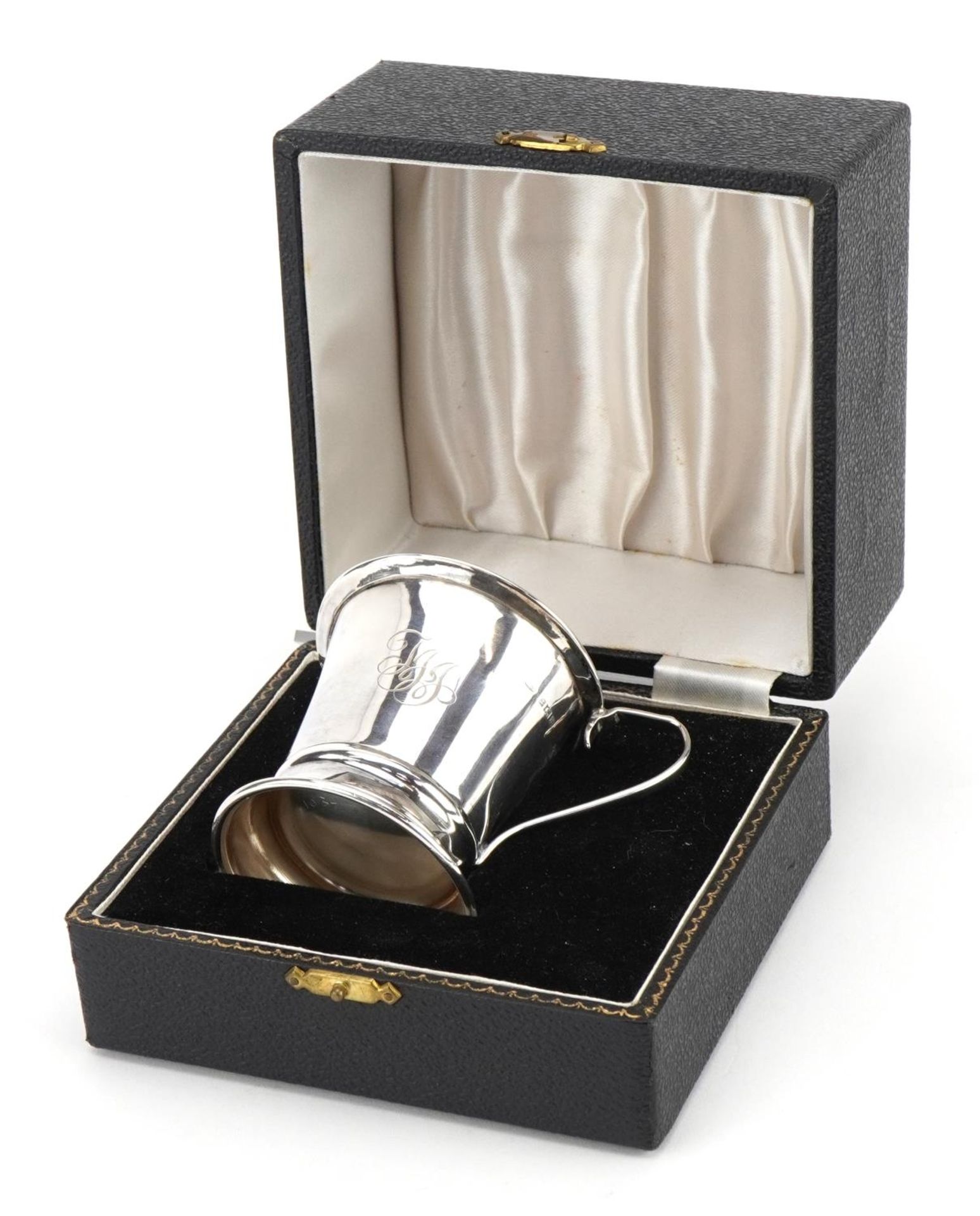 W I Broadway & Co, Elizabeth II silver christening tankard with gilt interior housed in a fitted - Image 6 of 6