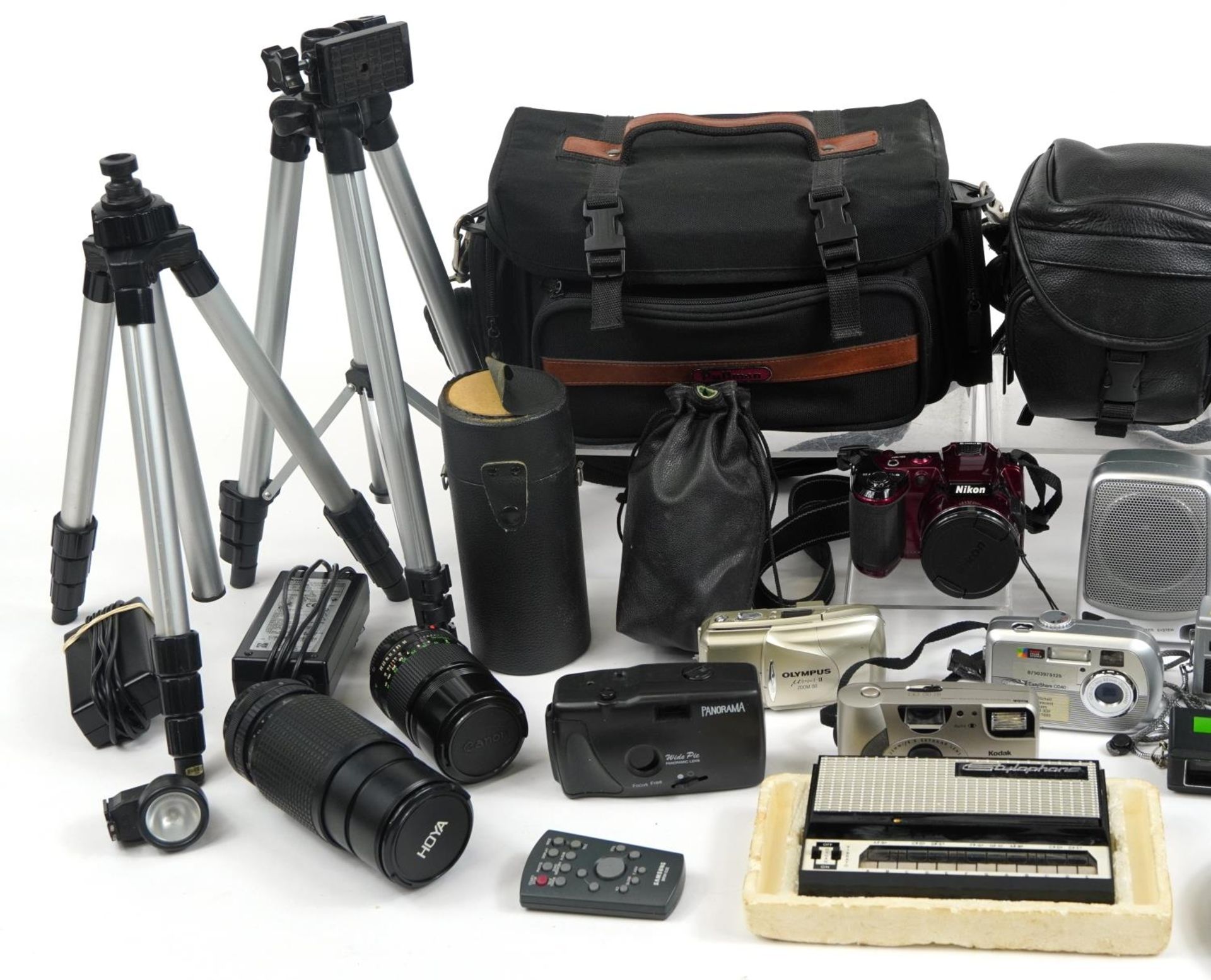 Camera accessories and electricals including Nikon Coolpix L120, Hoya 80-205mm lens and a - Bild 2 aus 3