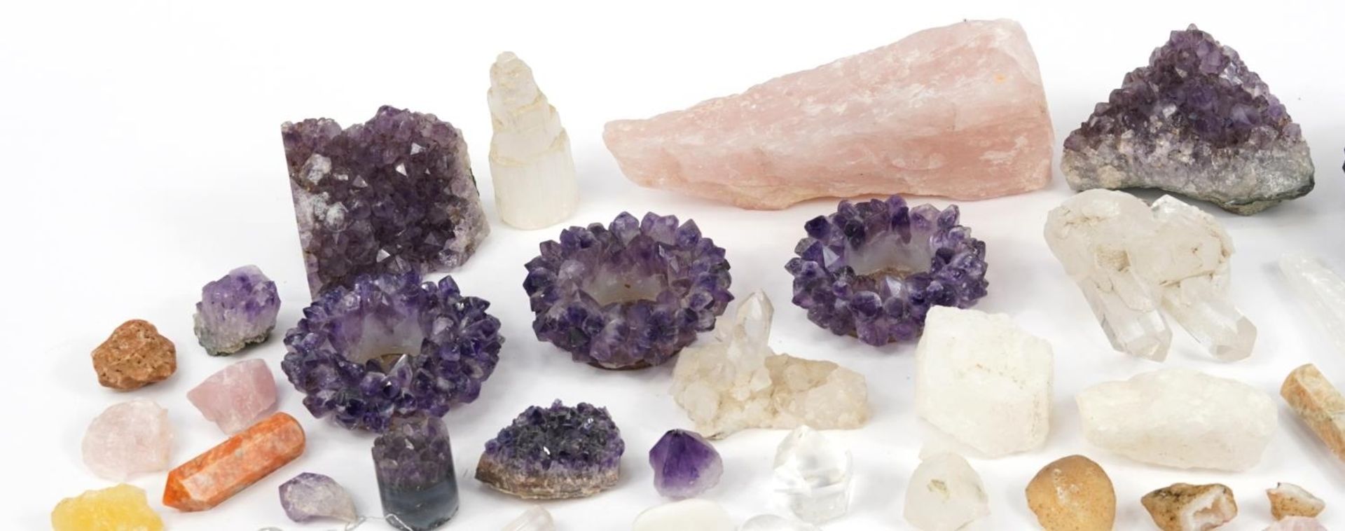 Collection of rock and mineral specimens including amethyst, rose quartz and rock crystal, the - Bild 2 aus 5