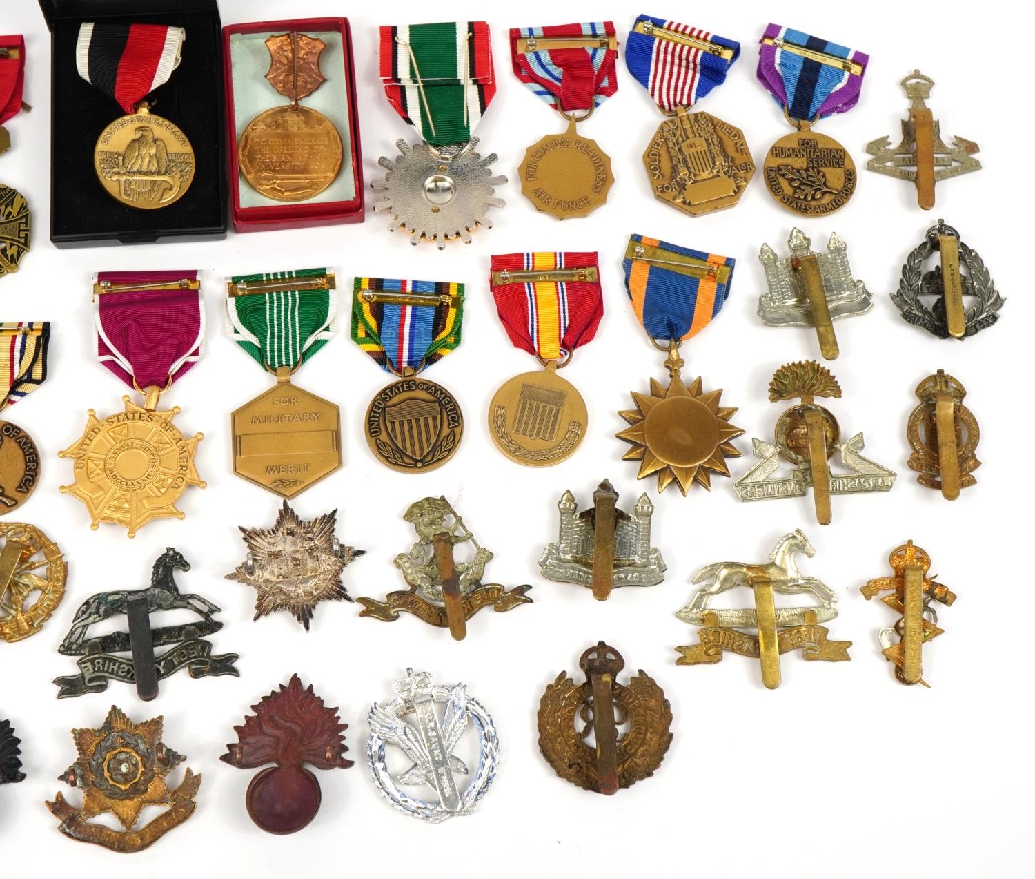 Collection of militaria, predominantly cap badges and medals including City of London Cyclists cap - Image 6 of 6