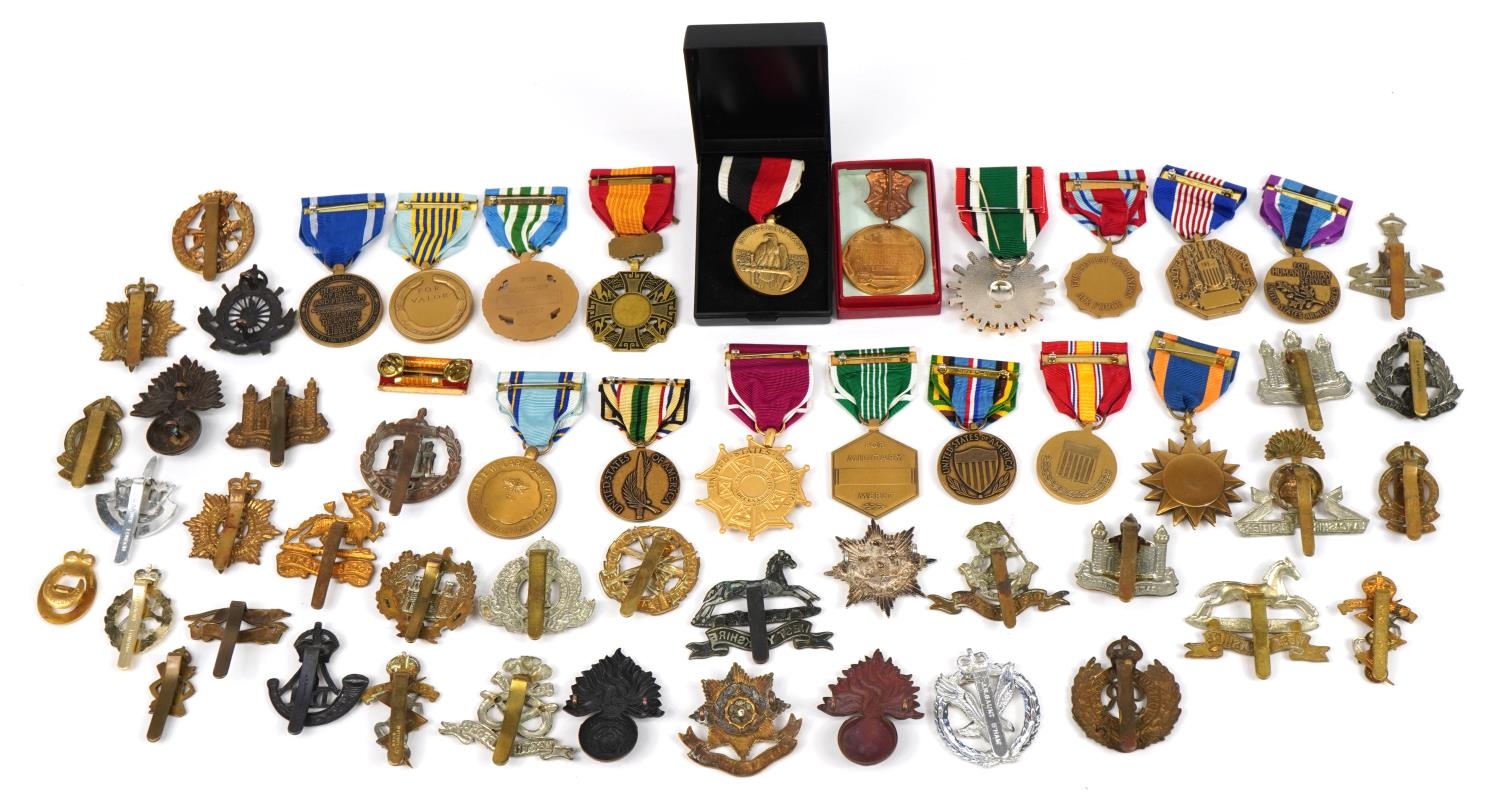 Collection of militaria, predominantly cap badges and medals including City of London Cyclists cap - Image 4 of 6