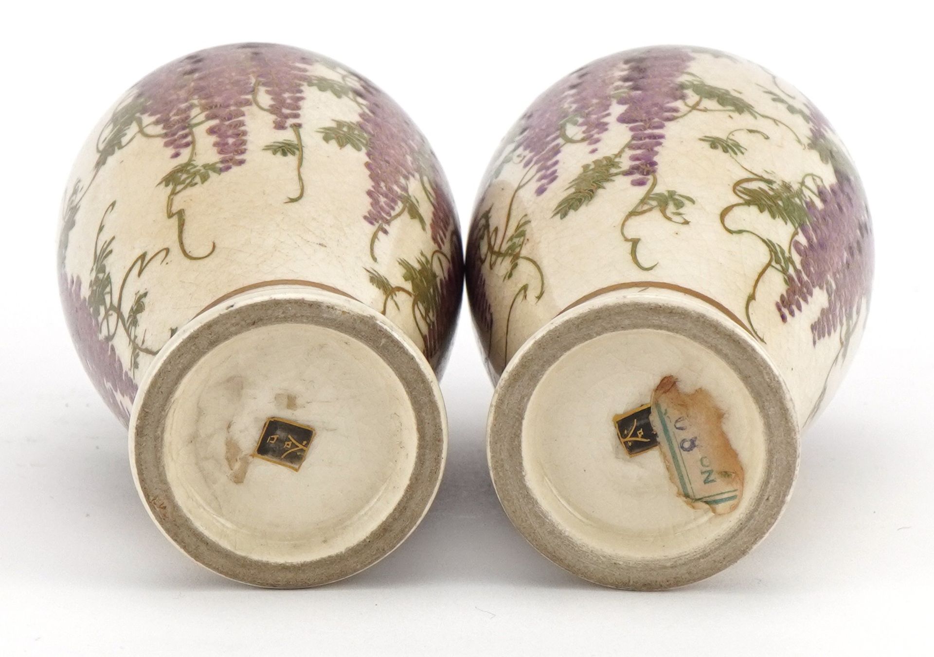 Pair of Japanese Satsuma pottery vases raised on hardwood stands each hand painted with wisteria, - Bild 3 aus 3