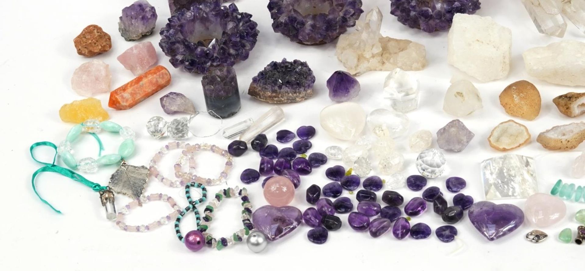 Collection of rock and mineral specimens including amethyst, rose quartz and rock crystal, the - Bild 4 aus 5