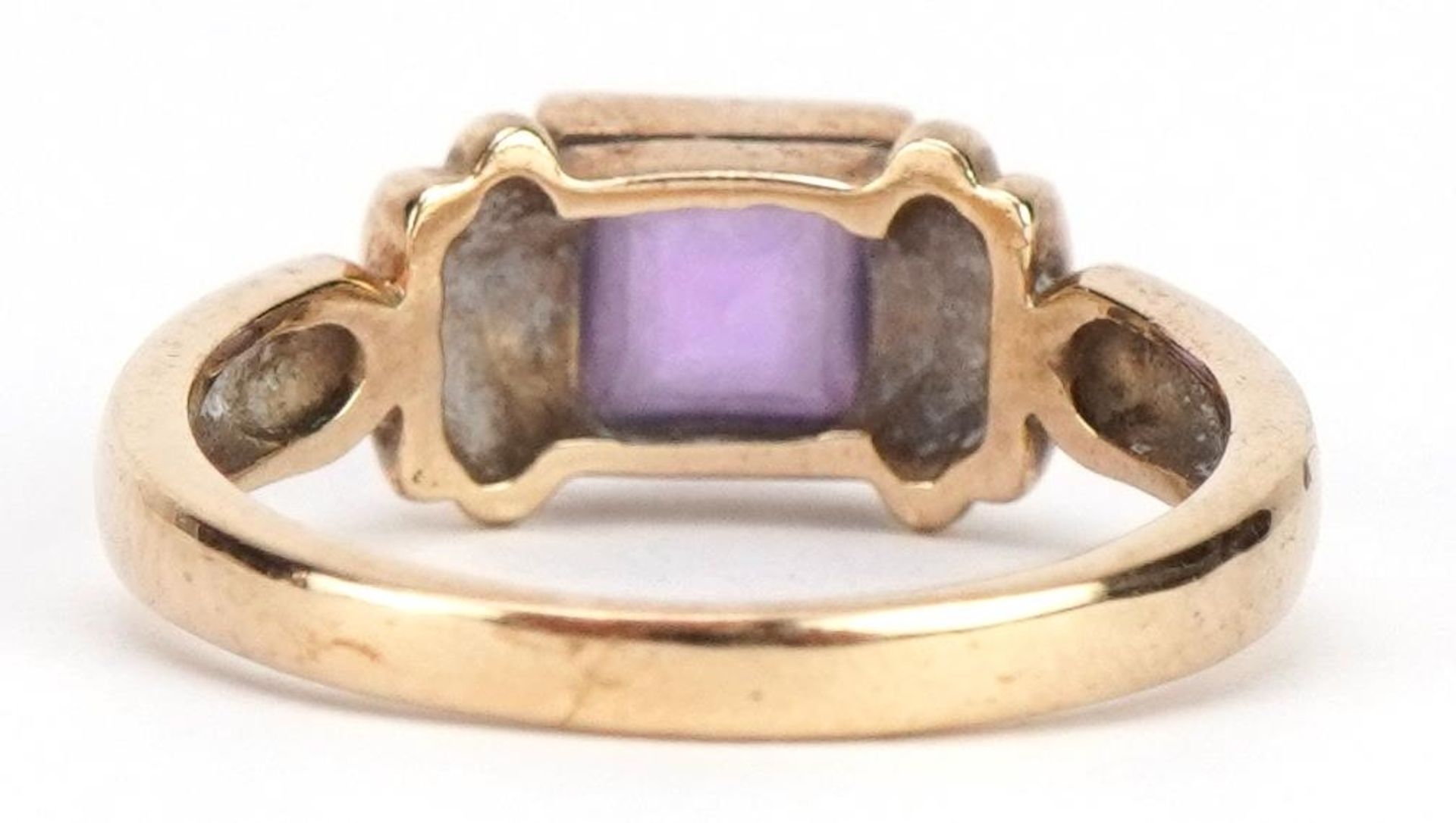 9ct gold amethyst ring with stepped shoulders, the amethyst approximately 4.7mm x 4.6mm, size K, 2. - Bild 3 aus 6