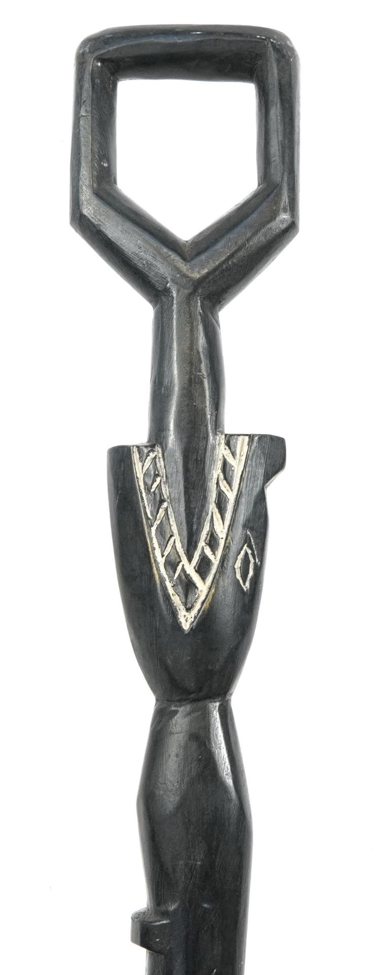 Tribal interest ebonised walking stick carved in the form of a crocodile, 92cm in length - Image 3 of 3
