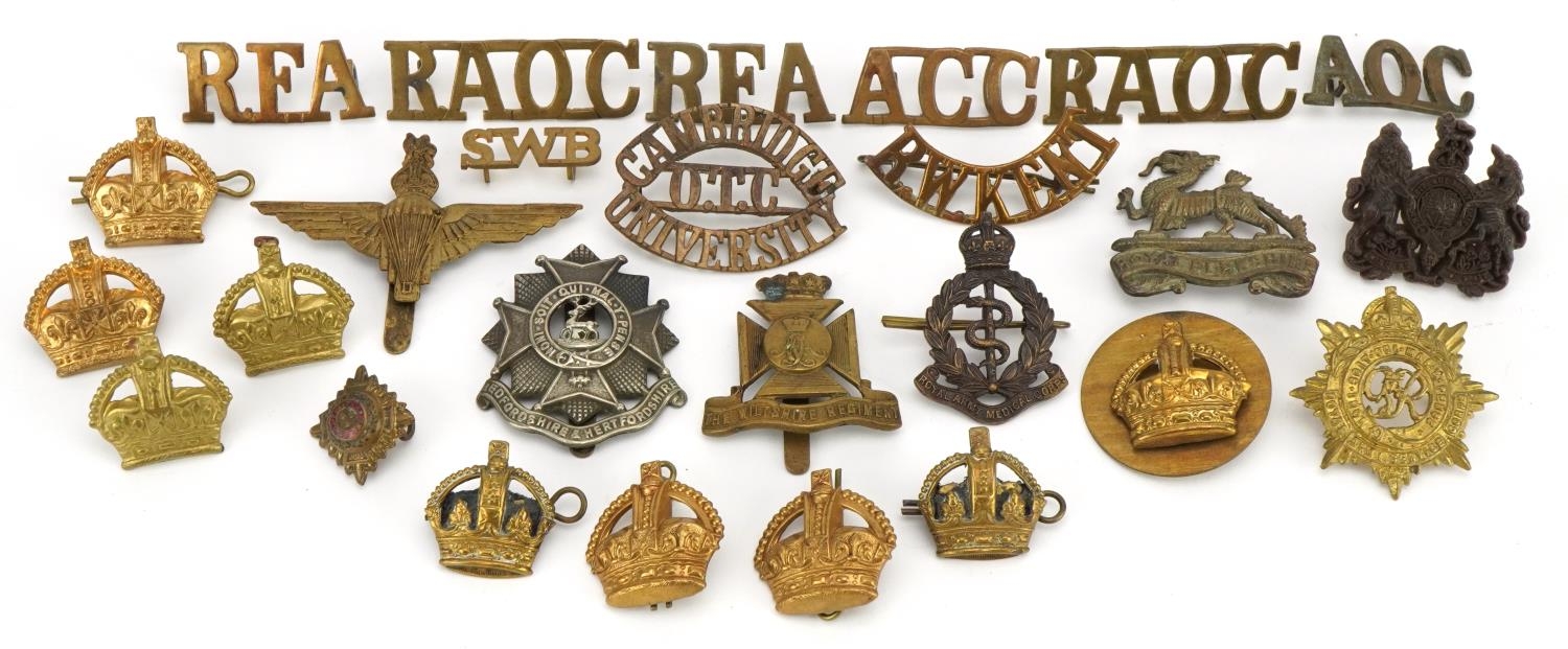Military interest cap badges and shoulder titles including Royal Berkshire, Bedfordshire &