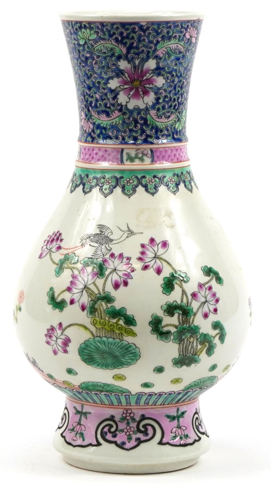 Chinese porcelain vase hand painted in the famille rose palette with birds of paradise amongst - Bild 2 aus 3