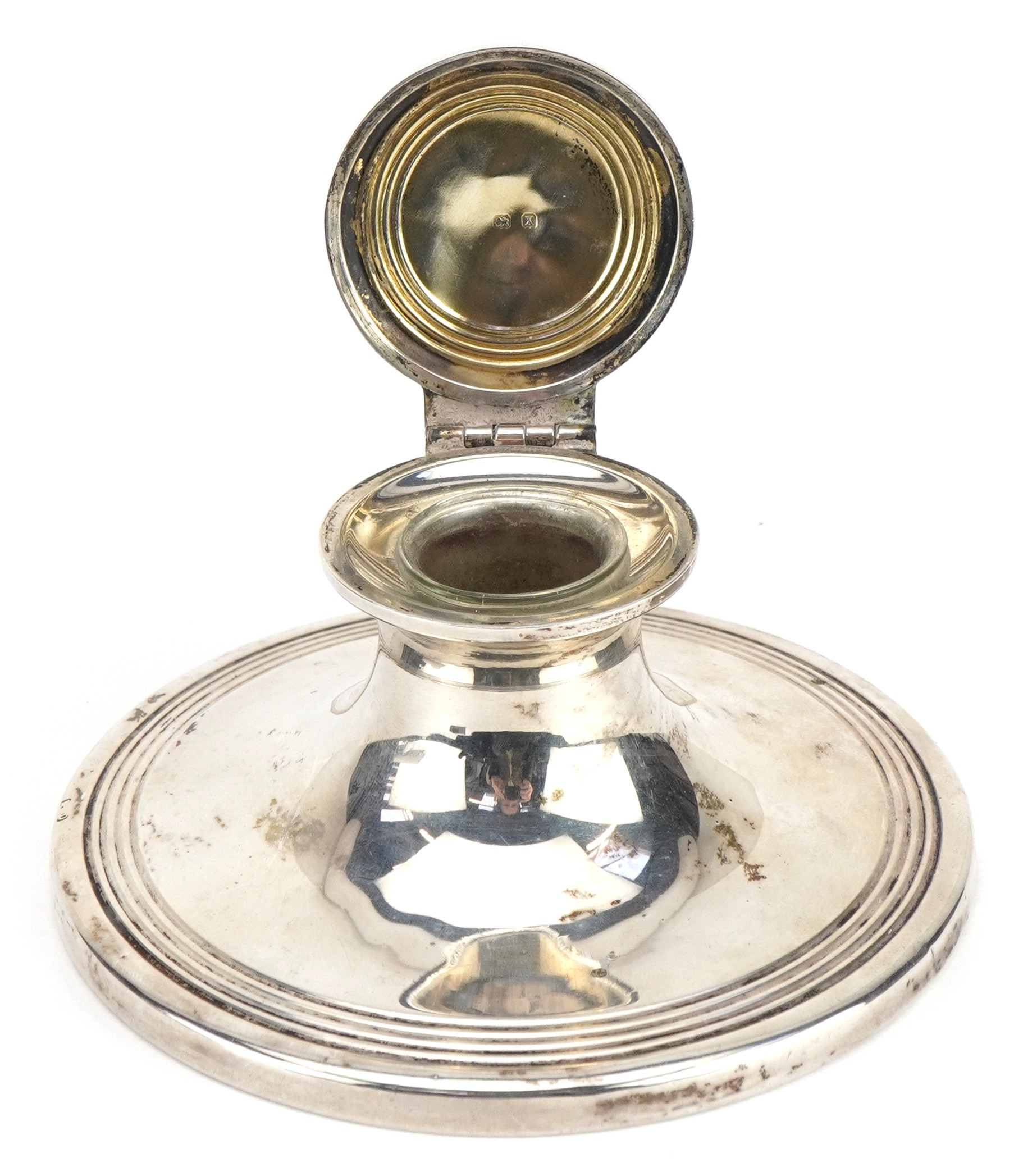 George V silver capstan inkwell with glass liner, indistinct maker's mark, Birmingham 1922, 10cm - Image 2 of 5