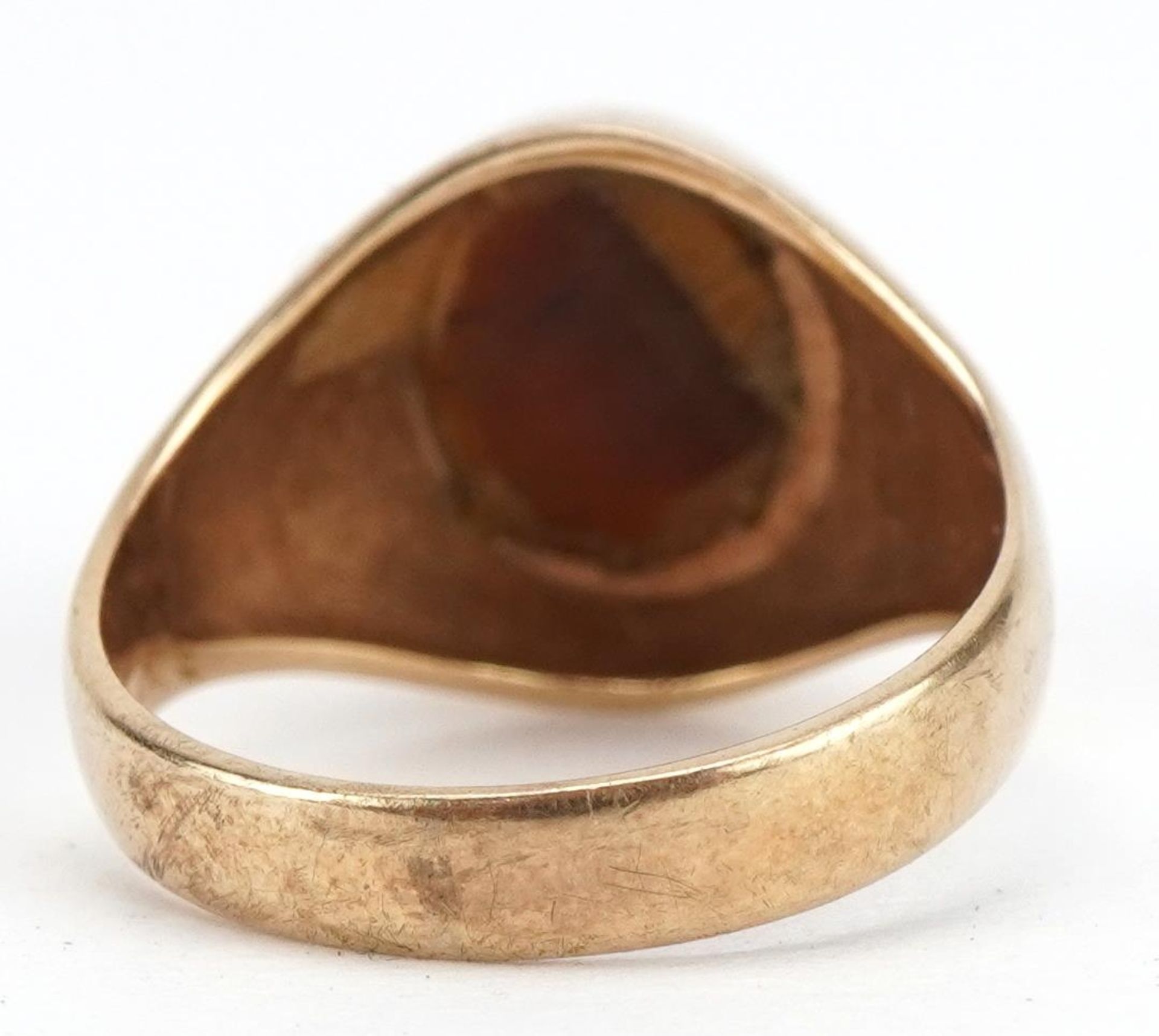 9ct gold cabochon tiger's eye ring, Birmingham 1975, the tiger's eye approximately 9mm x 6.8mm, size - Bild 2 aus 3