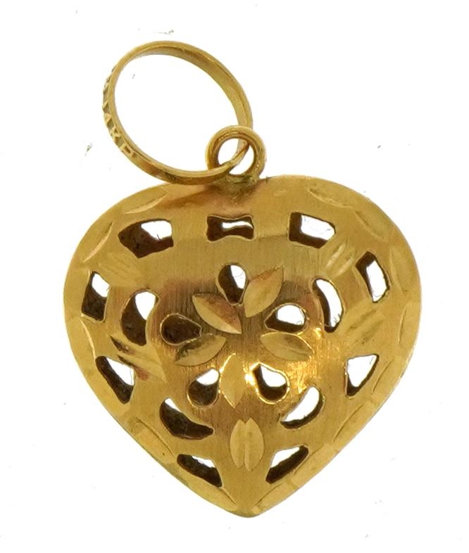 14k gold love heart pendant with pierced decoration, 1.8cm high, 0.6g