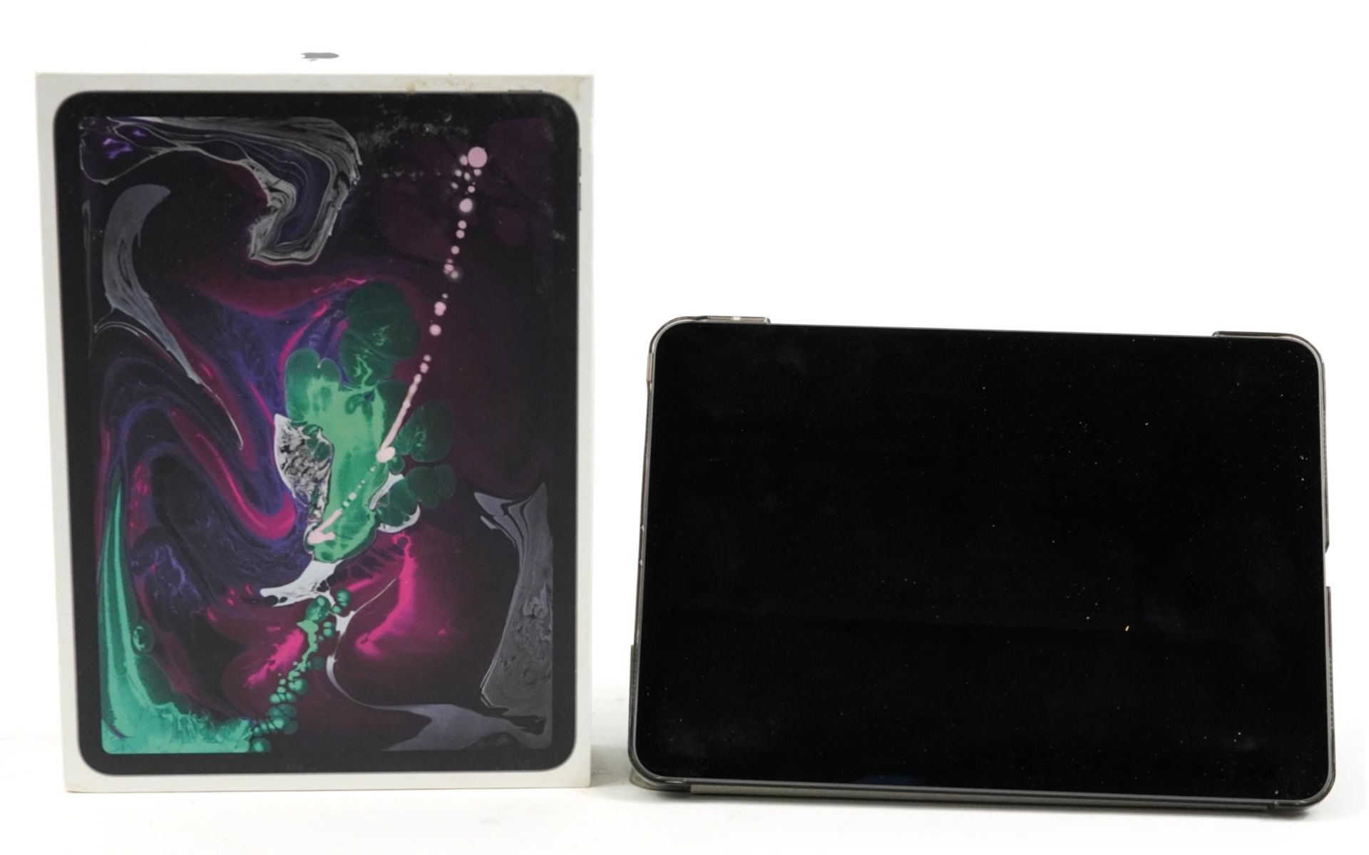 Appel iPad Pro with box, 11" 64GB, space gray, model MTXN2B/A