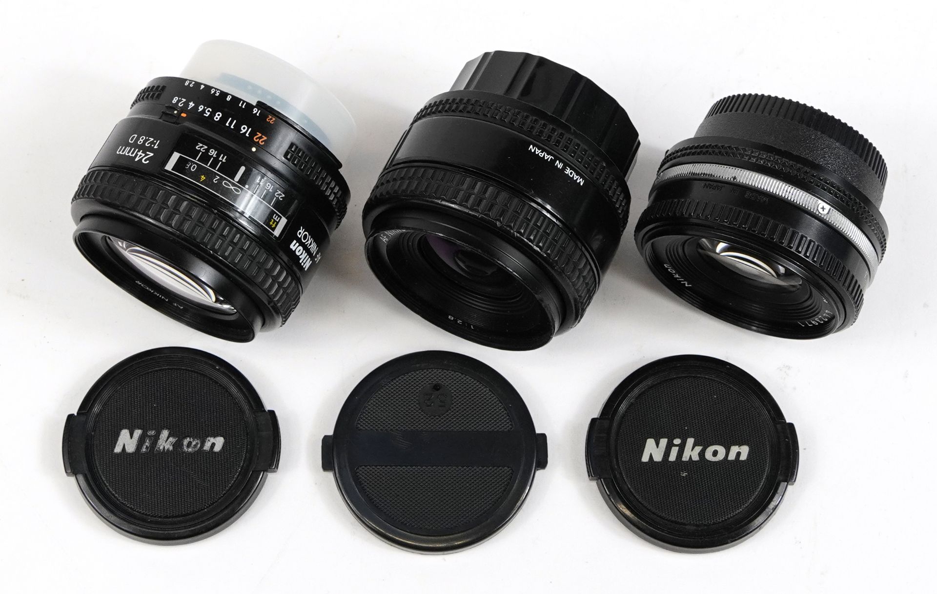 Three Nikon camera lenses comprising 50mm, 28mm and 24mm - Bild 2 aus 3