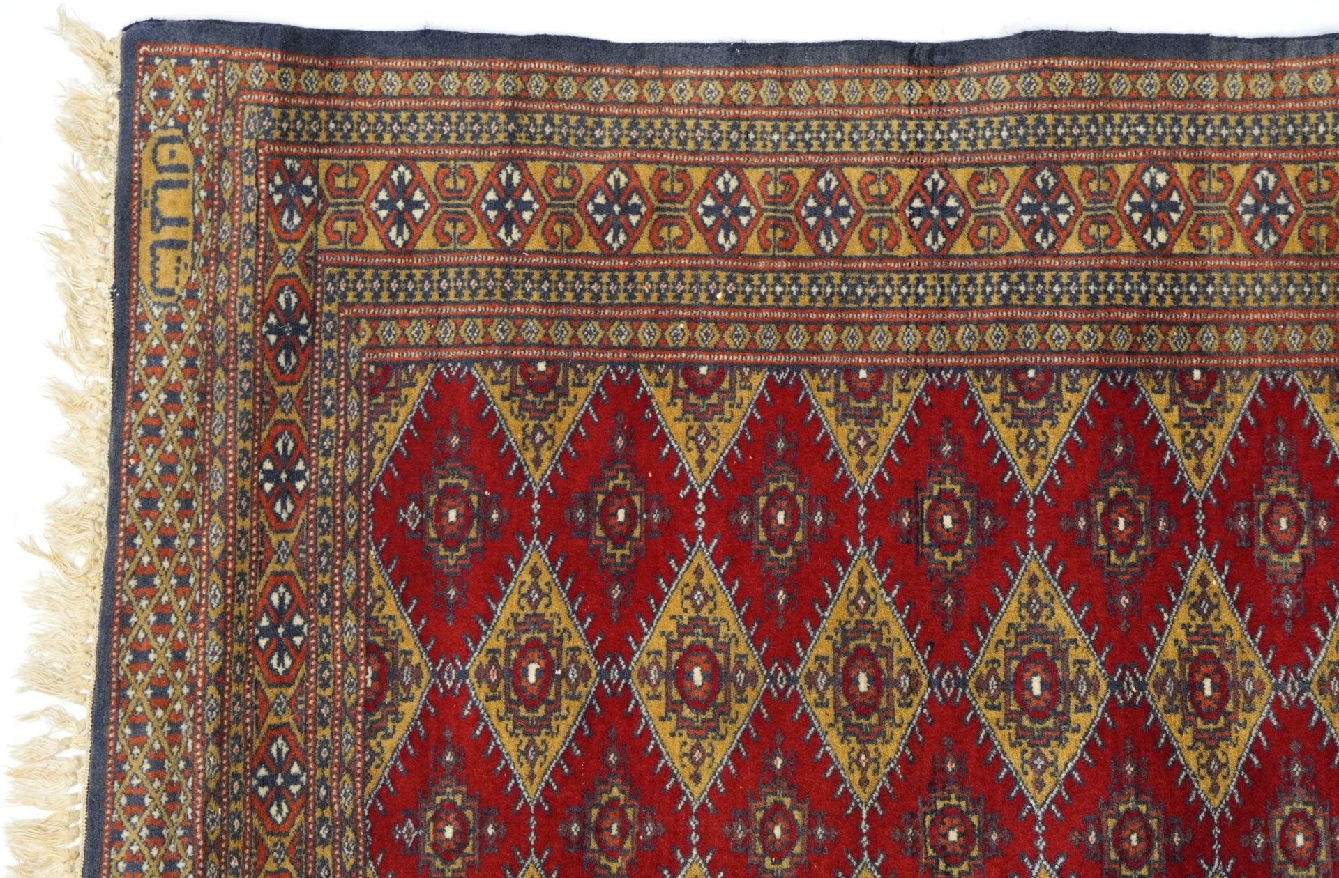 Rectangular red and blue ground rug with all over geometric design, 145cm x 91cm - Bild 2 aus 6
