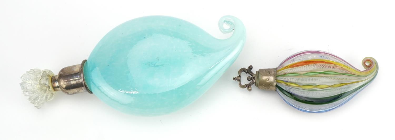 Two Nailsea type Venetian glass tear drop scent bottles with stoppers, the largest 17.5cm high - Image 3 of 3