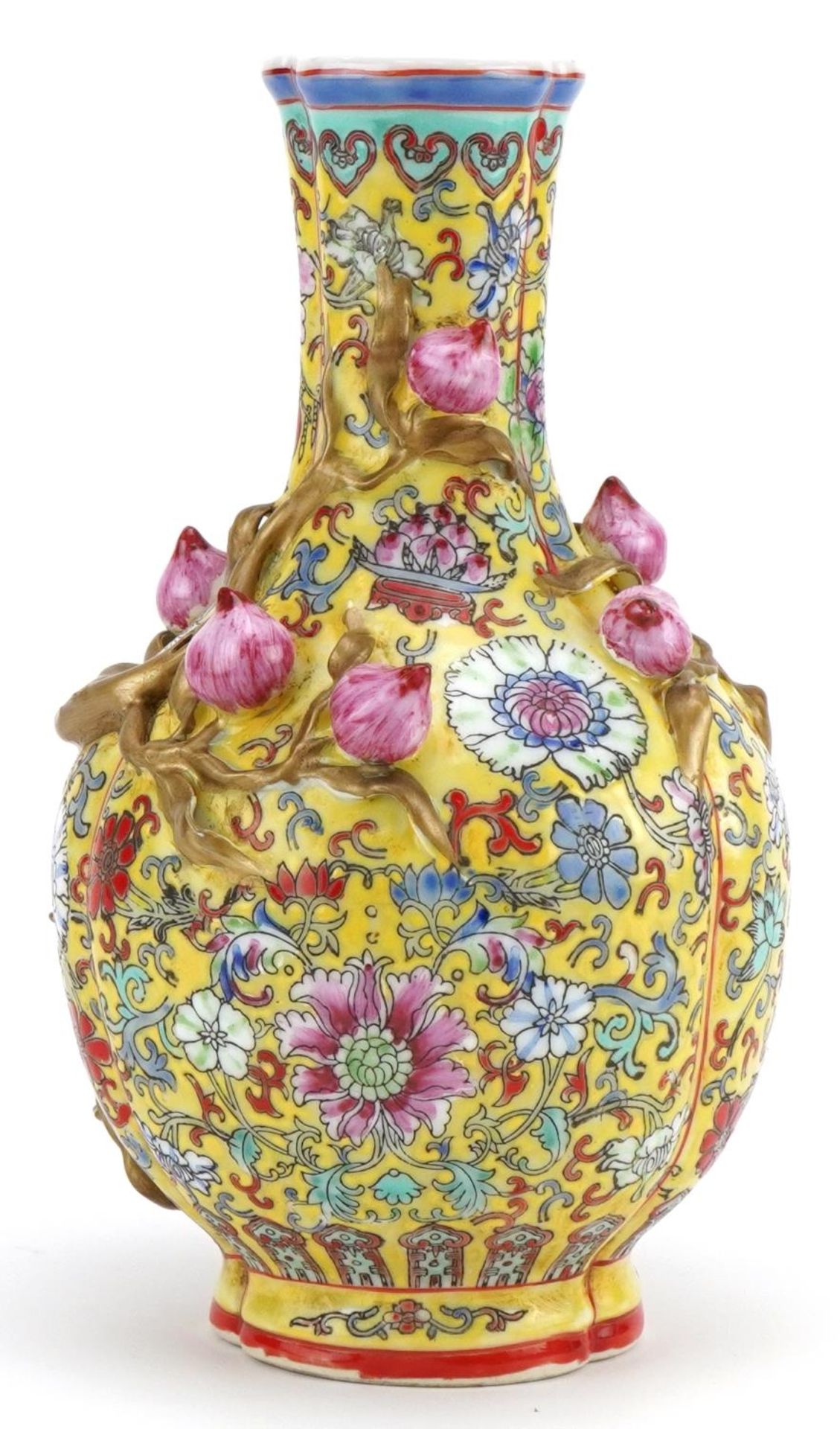 Chinese porcelain yellow ground vase decorated in relief with fruit, hand painted in the famille - Bild 2 aus 3