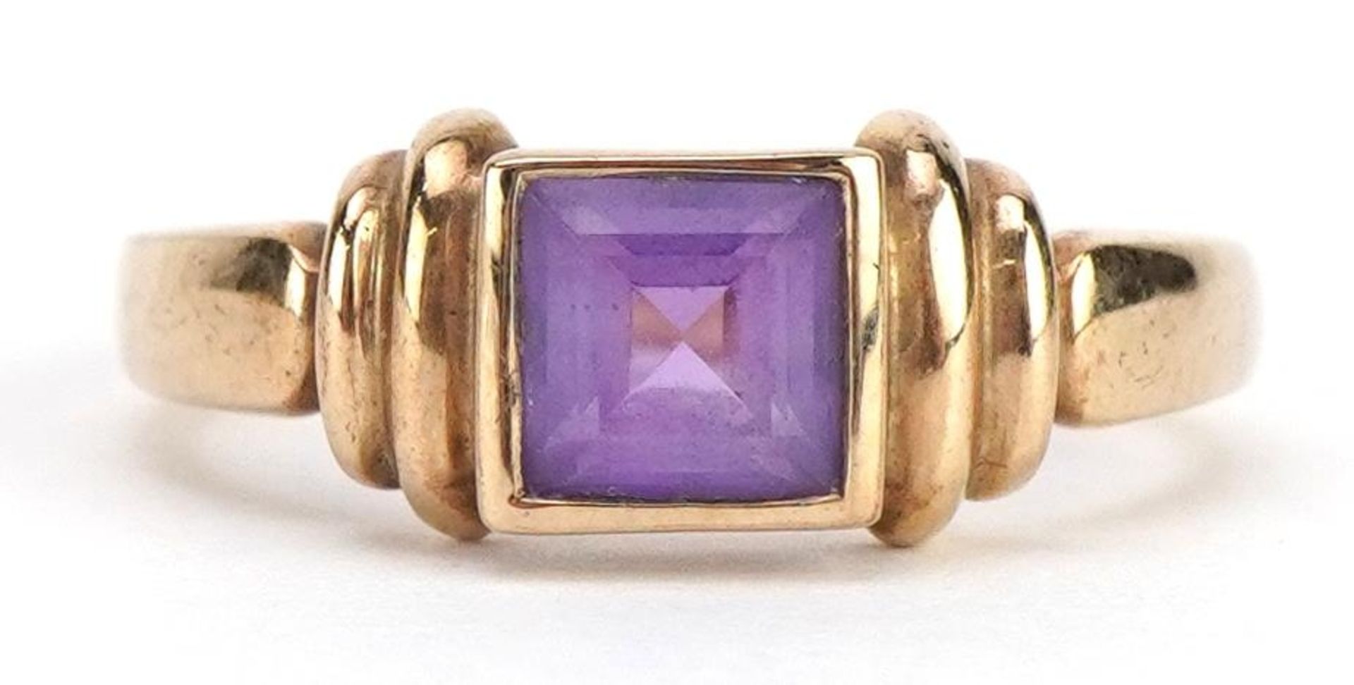 9ct gold amethyst ring with stepped shoulders, the amethyst approximately 4.7mm x 4.6mm, size K, 2. - Bild 2 aus 6