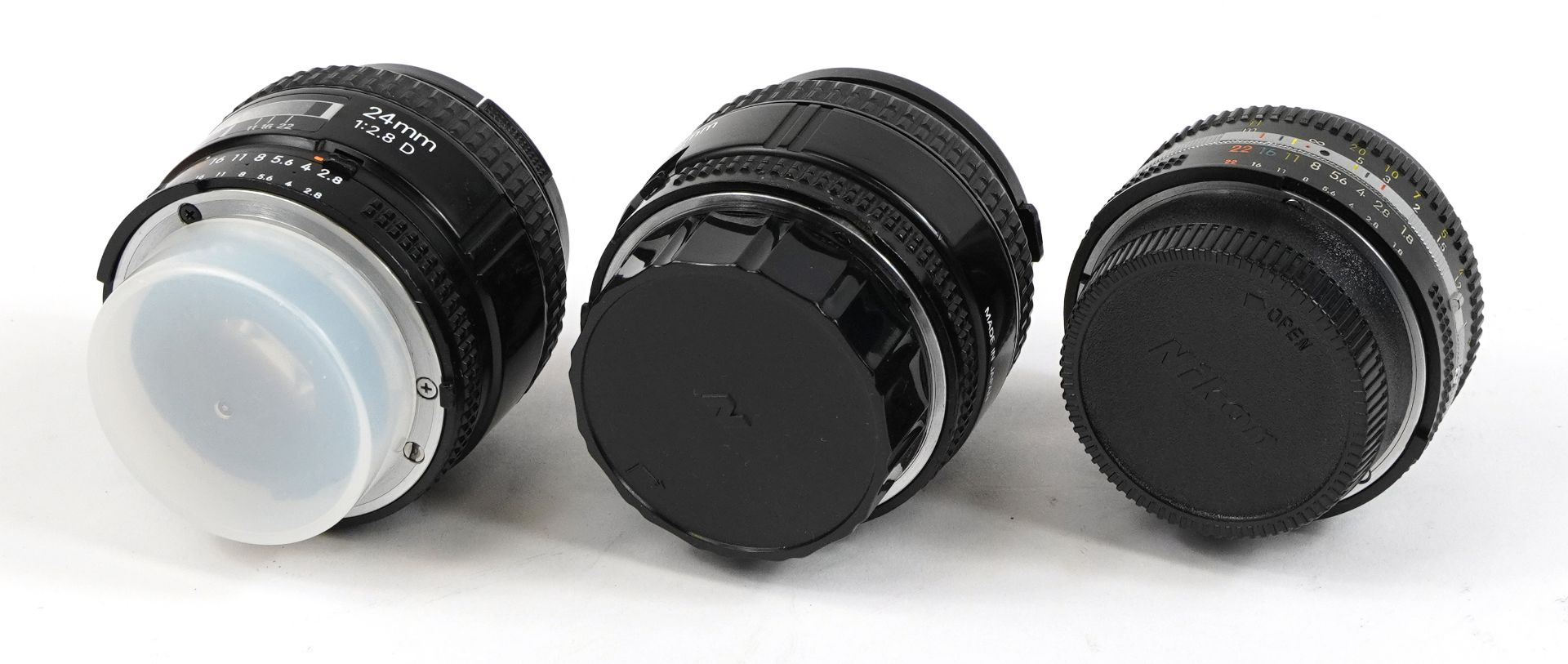 Three Nikon camera lenses comprising 50mm, 28mm and 24mm - Bild 3 aus 3