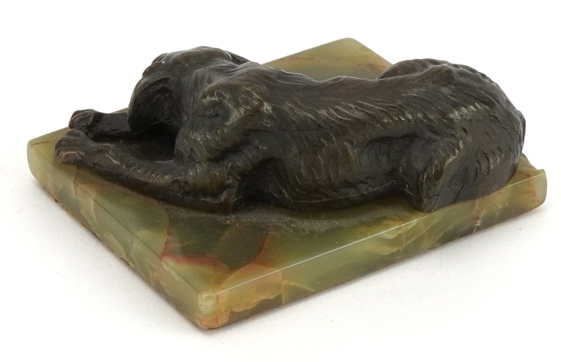 Rectangular green onyx desk paperweight surmounted with a patinated spelter dog, 9cm wide - Image 2 of 3