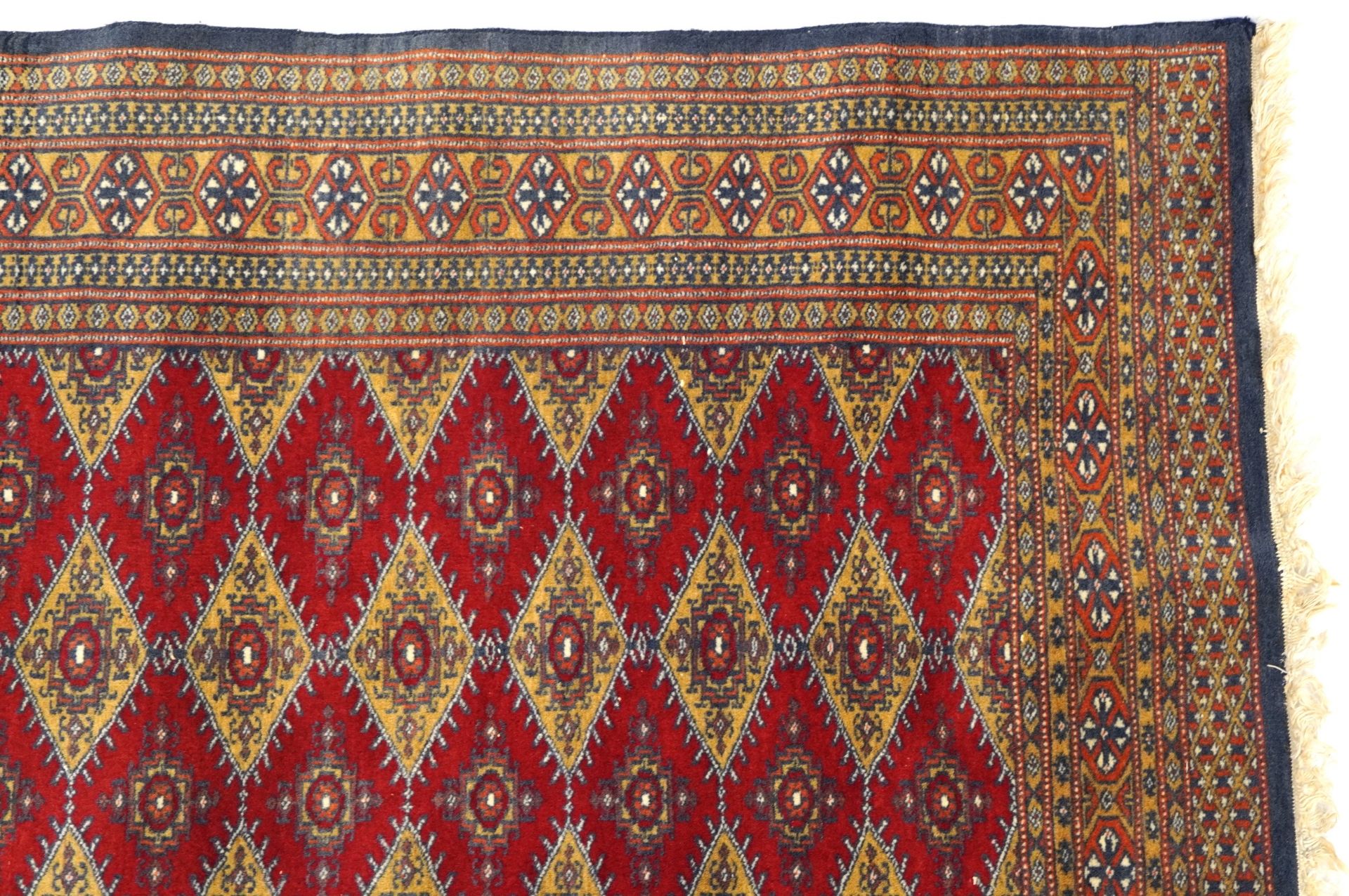 Rectangular red and blue ground rug with all over geometric design, 145cm x 91cm - Bild 3 aus 6