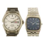 Two gentlemen's Seiko wristwatches, each with date aperture, including Sapphire 100m