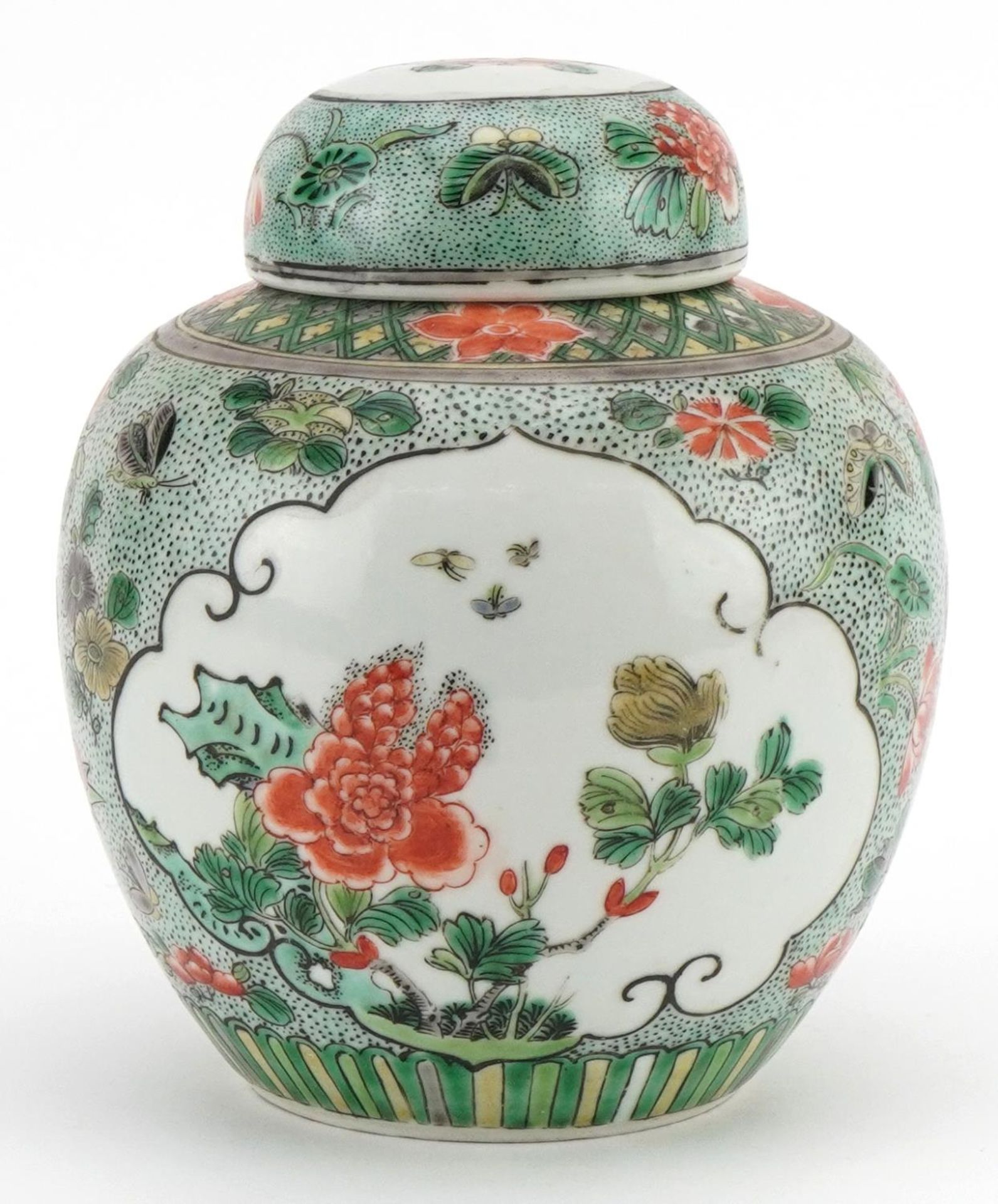 Chinese porcelain ginger jar and cover hand painted in the famille verte palette with butterflies - Bild 2 aus 3