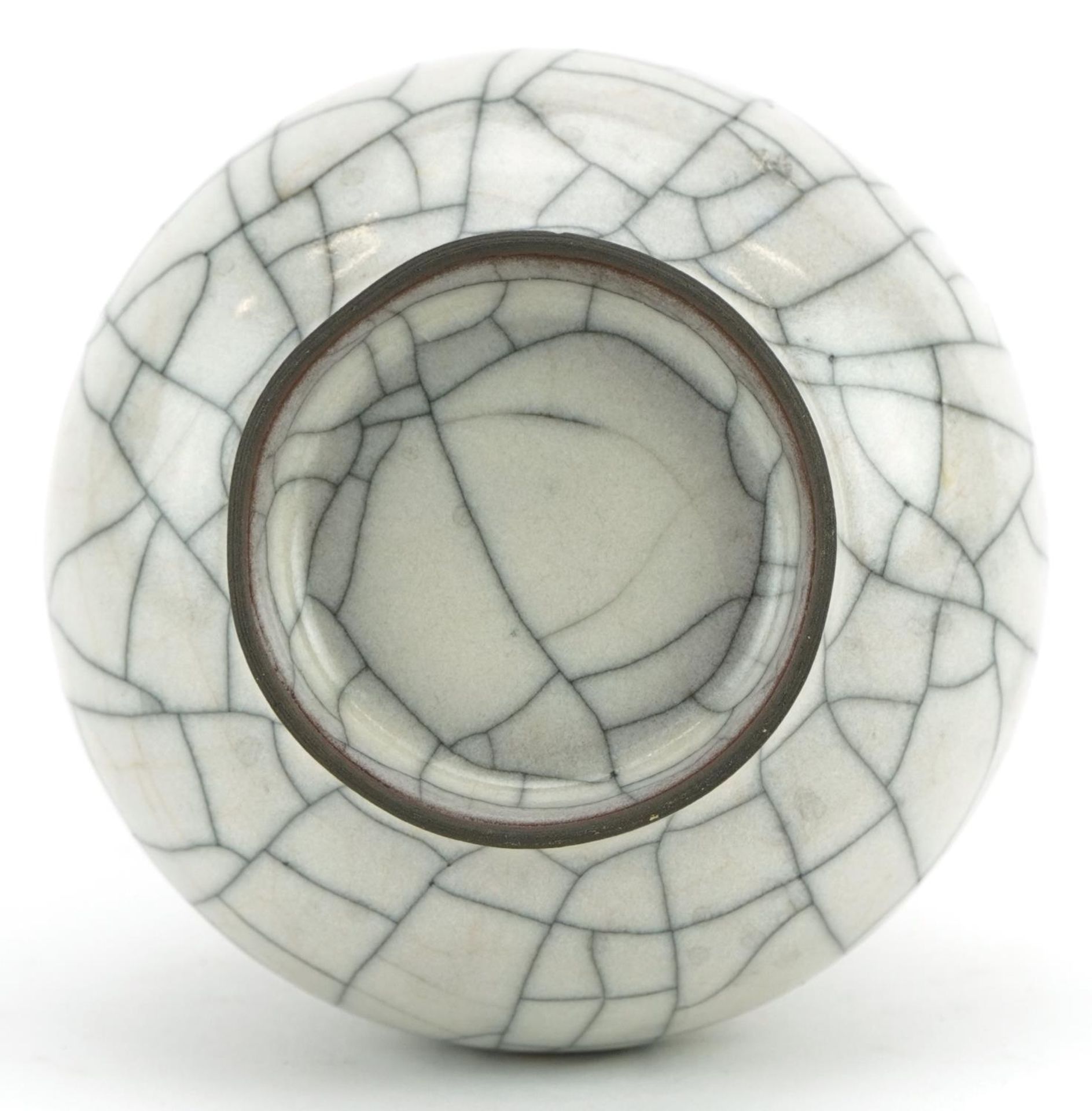 Chinese porcelain vase having a Ge ware type crackle glaze, 18.5cm high For further information on - Image 3 of 3