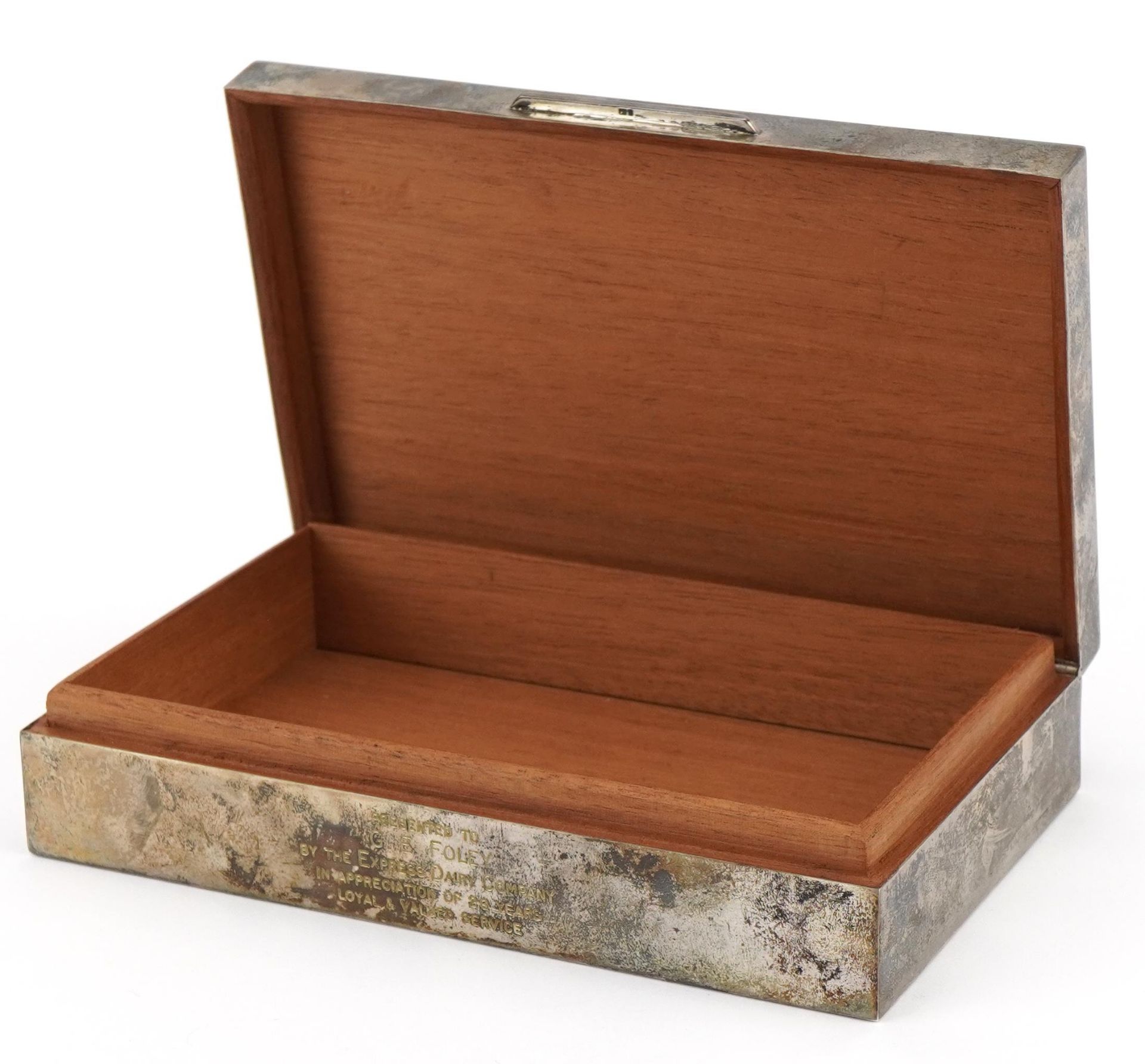 Cohen & Charles, Edward VII rectangular silver cigar box, the hinged lid with engine turned - Image 2 of 5