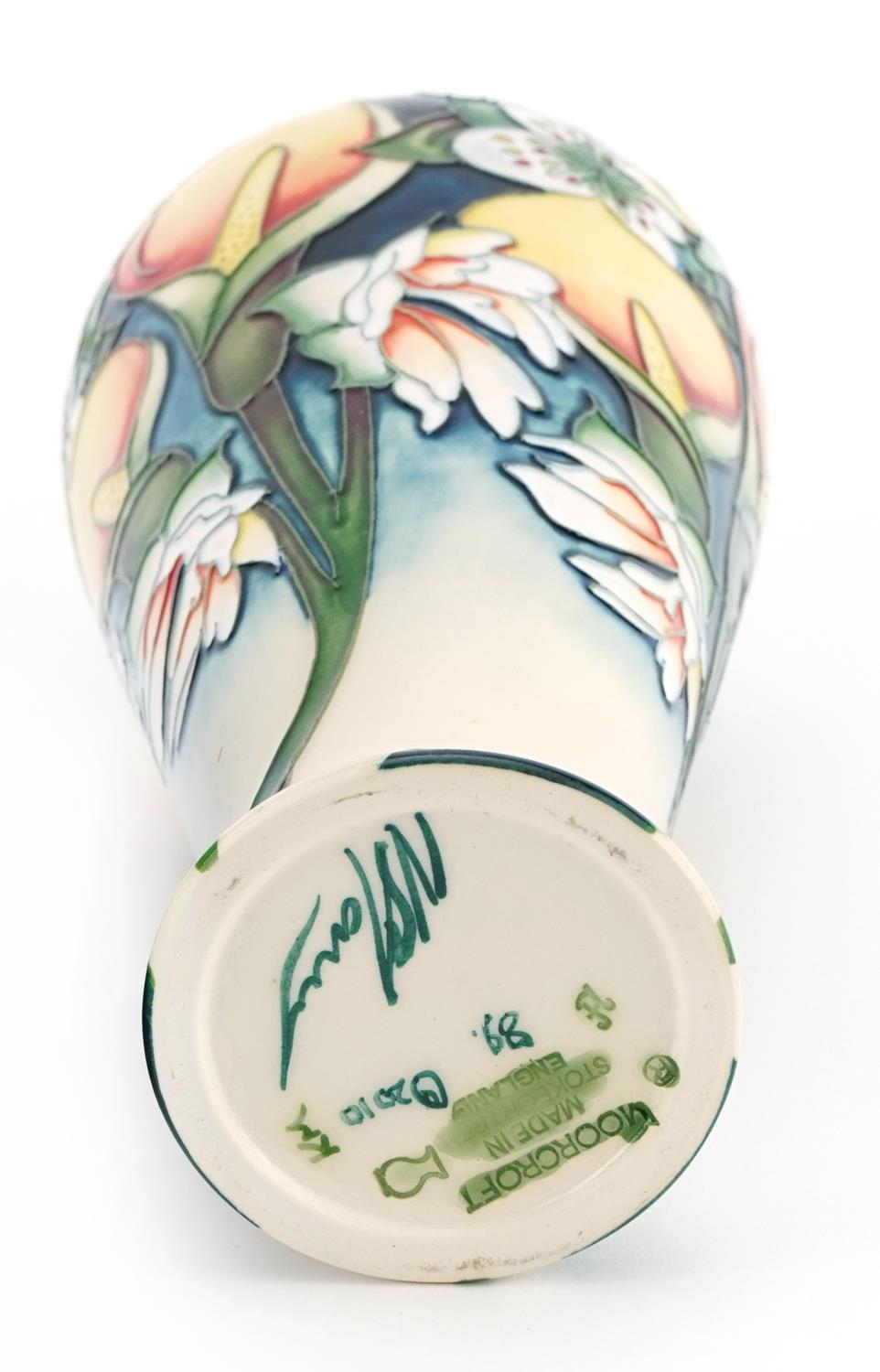 Moorcroft pottery vase hand painted with stylised flowers, dated 2010 to the base, 20.5cm high For - Image 3 of 3