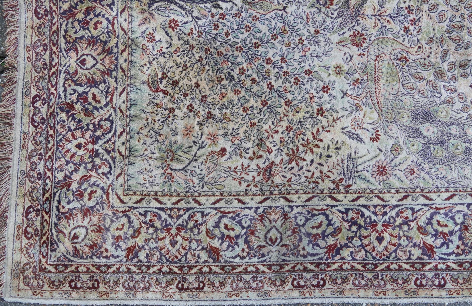 Rectangular Persian carpet, the central field decorated with birds of paradise amongst flowers - Bild 5 aus 8