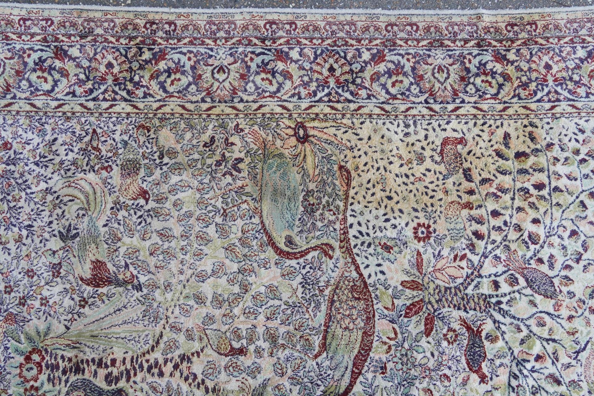 Rectangular Persian carpet, the central field decorated with birds of paradise amongst flowers - Bild 3 aus 8