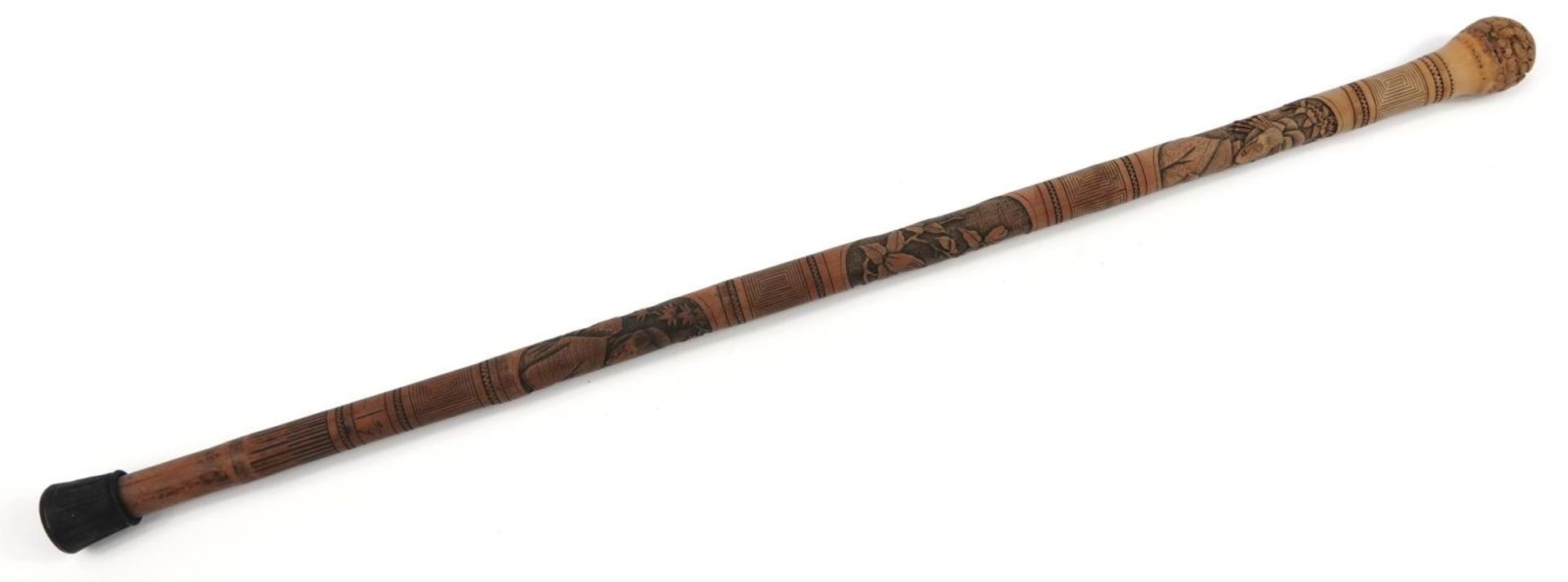 Chinese bamboo walking stick carved with panels of Geishas and flowers, 87.5cm in length For further - Bild 2 aus 4